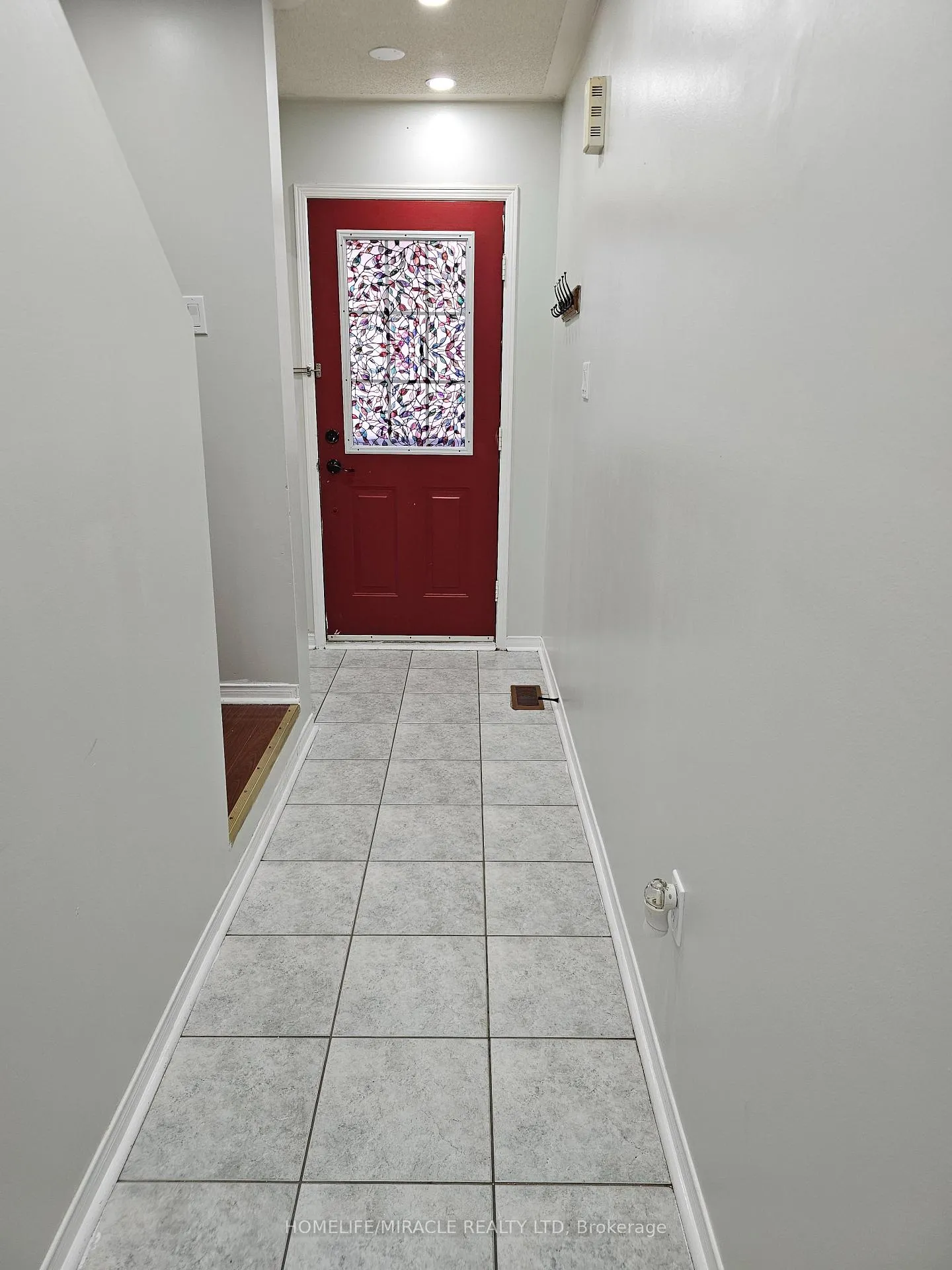 Photo 3 of 20 Whiteface Crescent, Brampton, Fletcher's Meadow — HOMEH