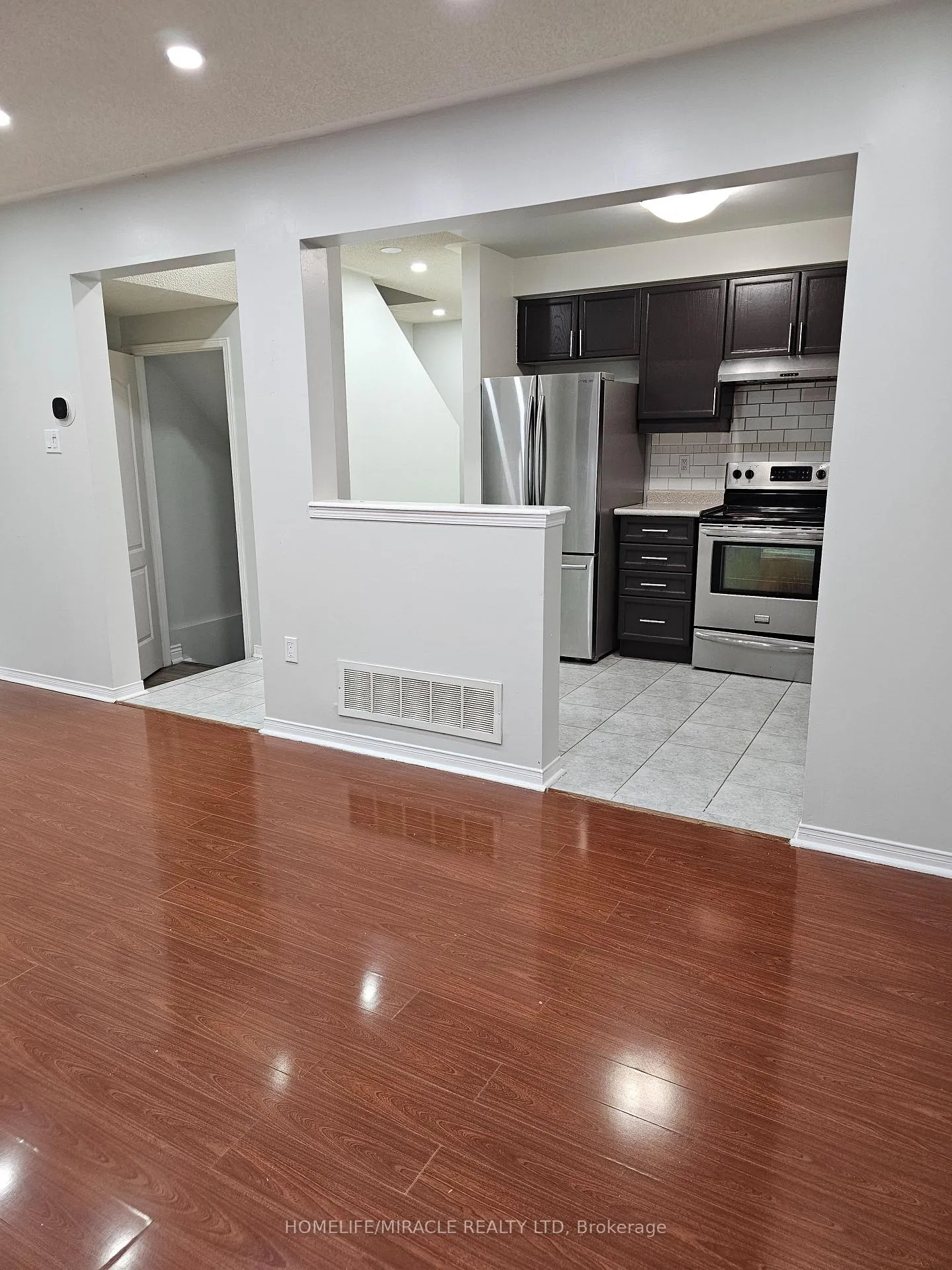 Photo 6 of 20 Whiteface Crescent, Brampton, Fletcher's Meadow — HOMEH