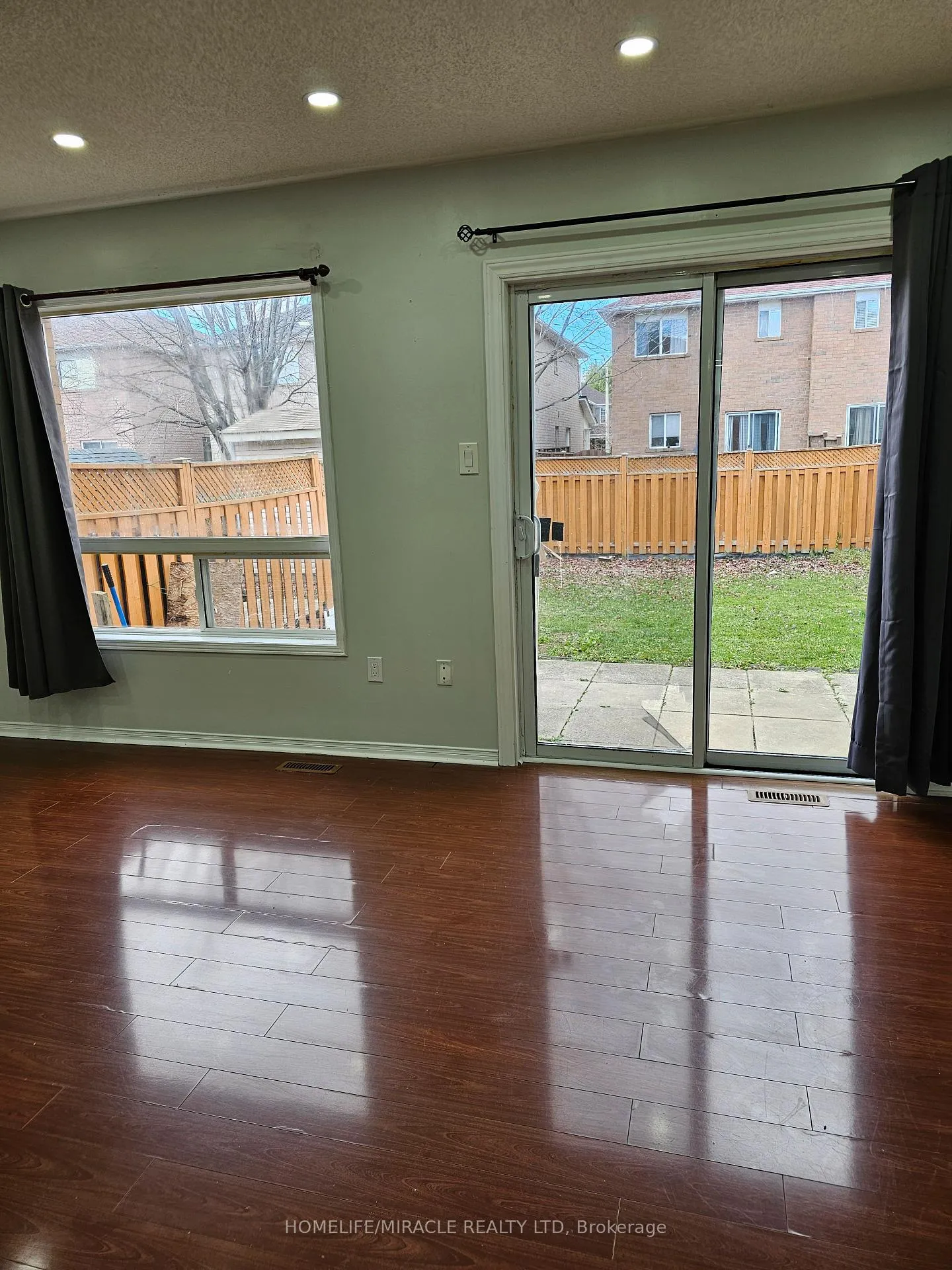 Photo 8 of 20 Whiteface Crescent, Brampton, Fletcher's Meadow — HOMEH