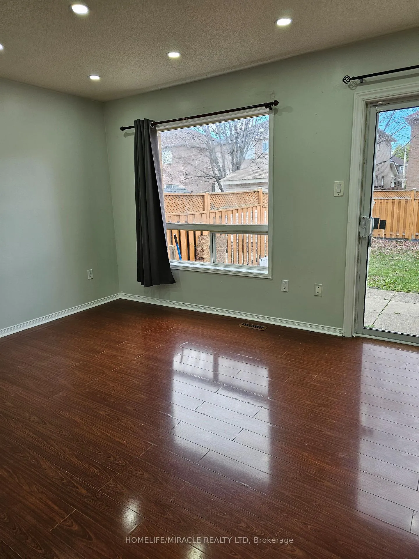 Photo 9 of 20 Whiteface Crescent, Brampton, Fletcher's Meadow — HOMEH