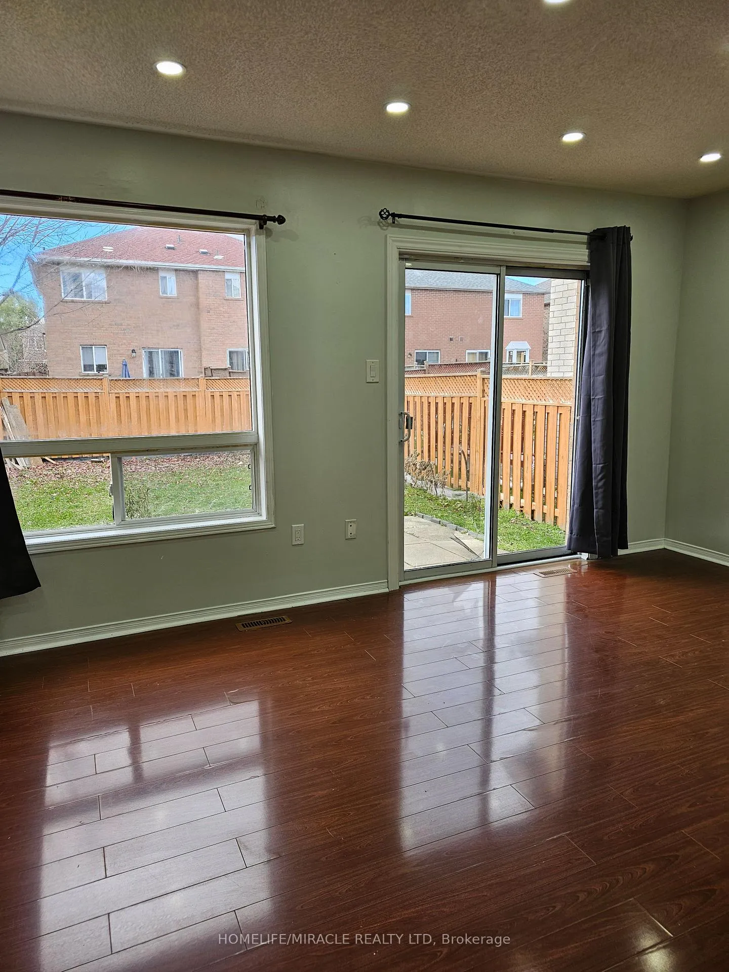 Photo 10 of 20 Whiteface Crescent, Brampton, Fletcher's Meadow — HOMEH