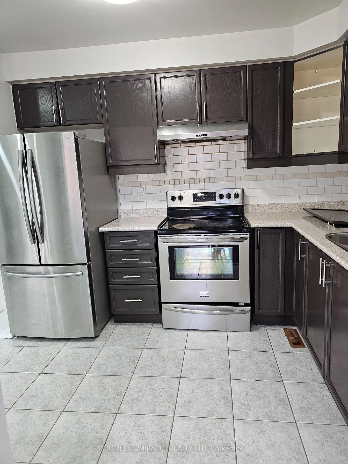 Photo 11 of 20 Whiteface Crescent, Brampton, Fletcher's Meadow — HOMEH