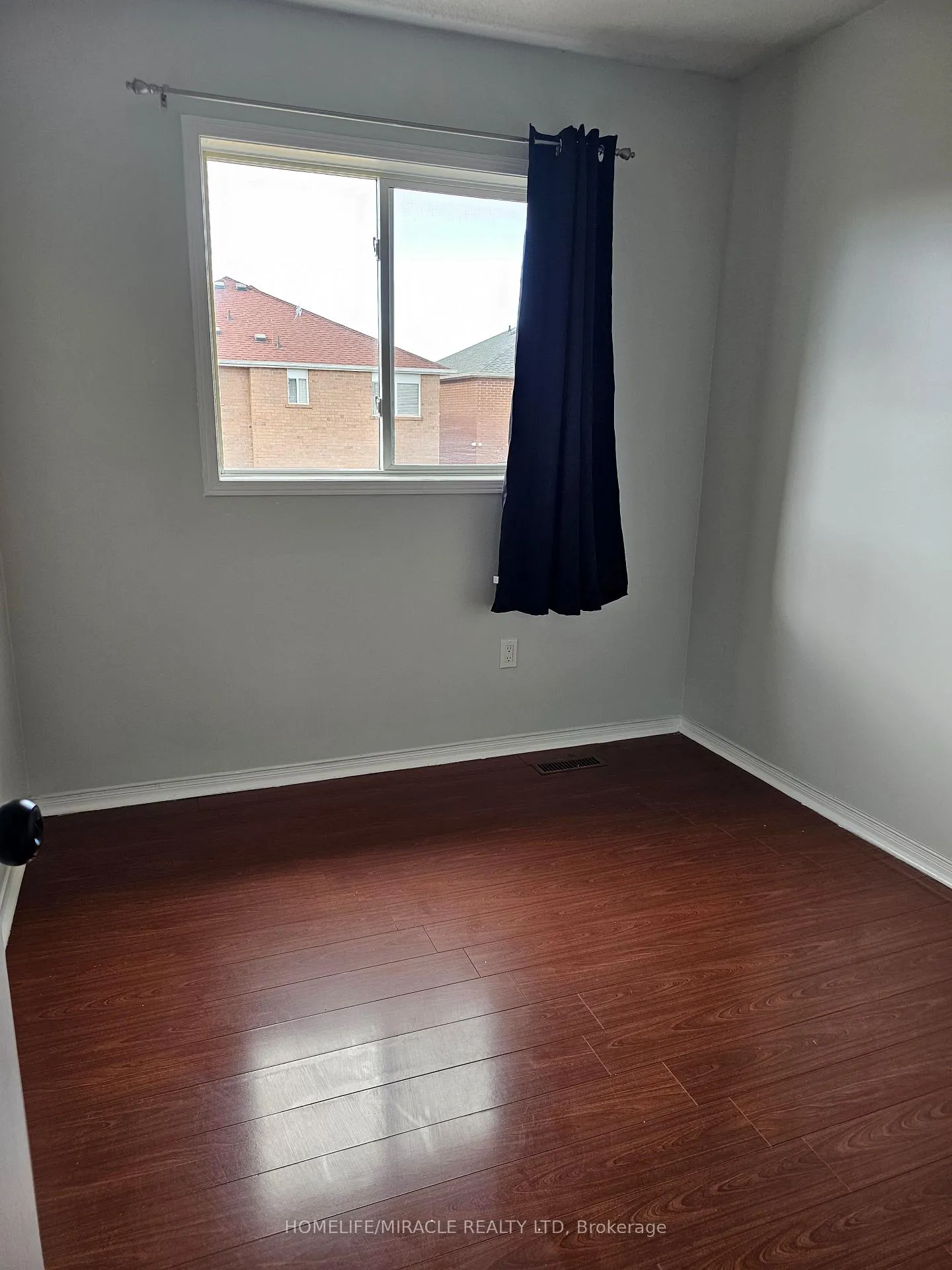 Photo 13 of 20 Whiteface Crescent, Brampton, Fletcher's Meadow — HOMEH