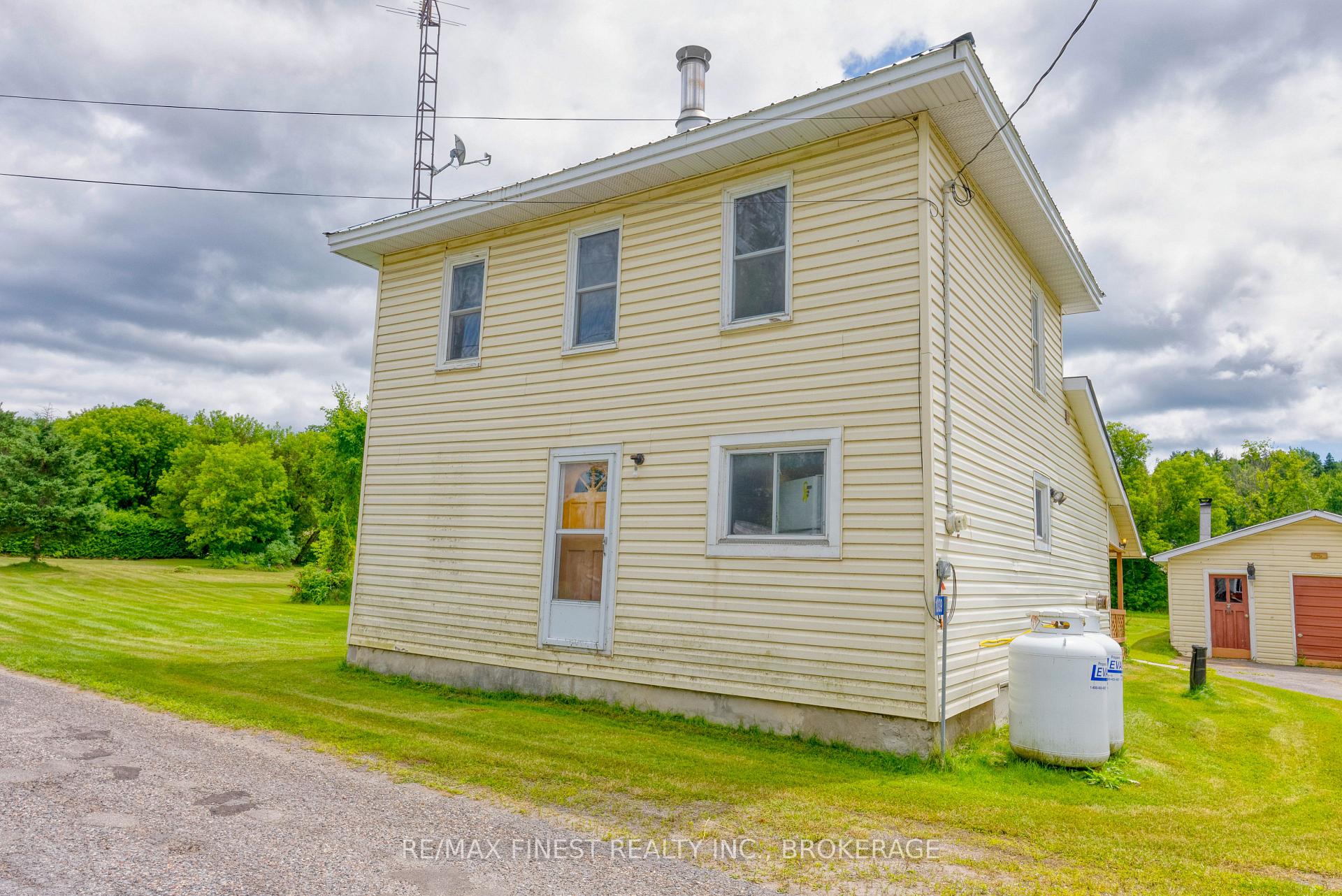 Photo 3 of 1039 Brock Road, Frontenac, Frontenac Centre — HOMEH