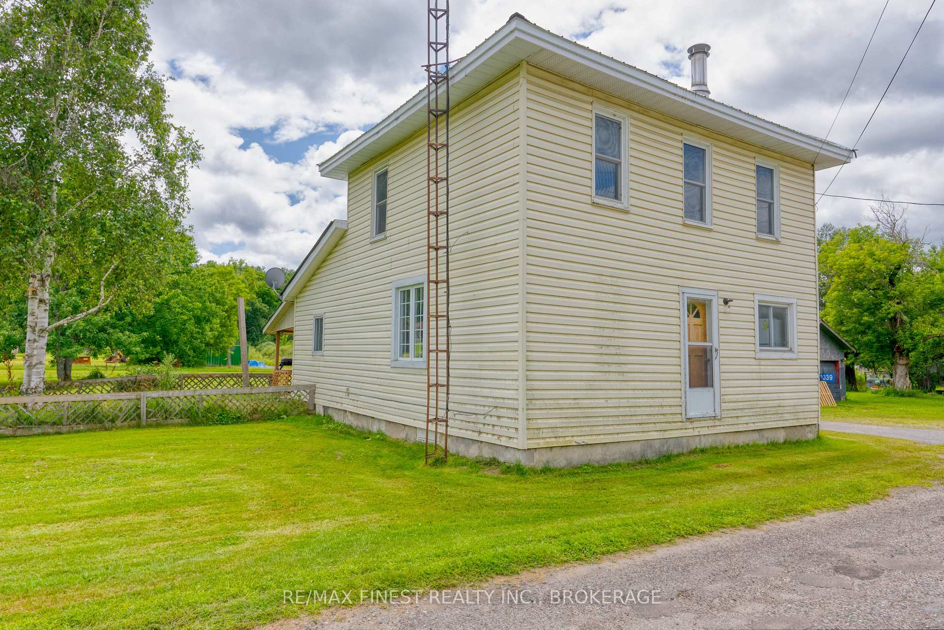 Photo 4 of 1039 Brock Road, Frontenac, Frontenac Centre — HOMEH