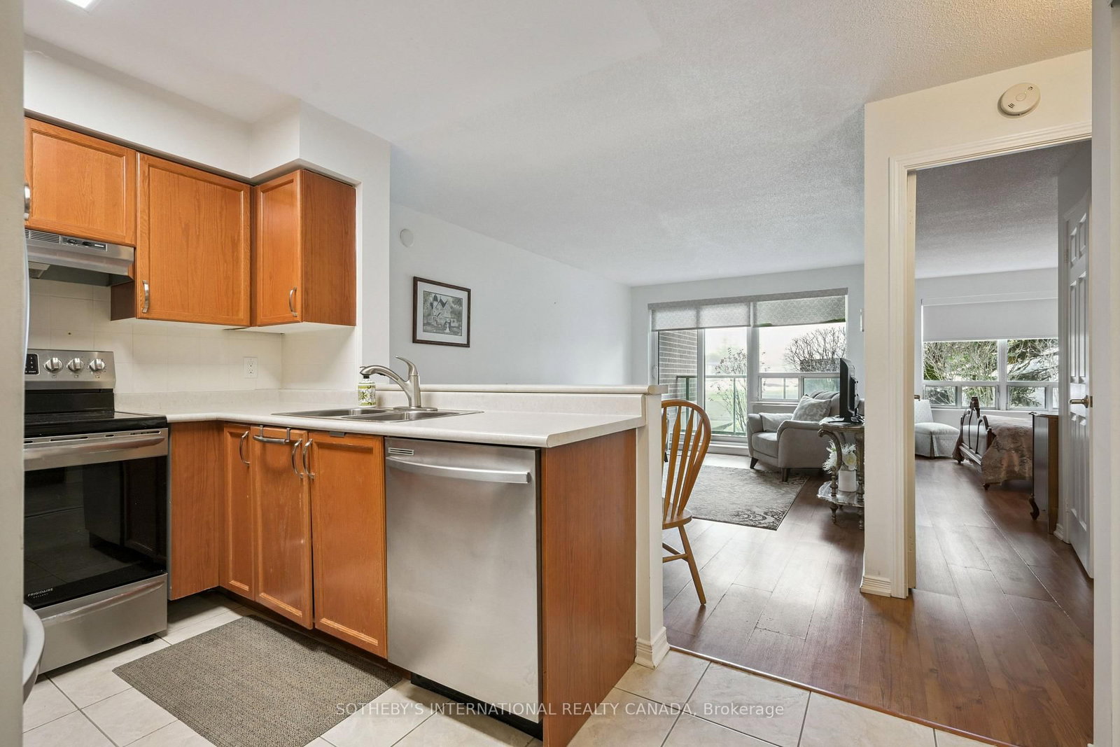 Photo 8 of Unit 112, 25 Via Rosedale, Brampton, Sandringham-Wellington — HOMEH