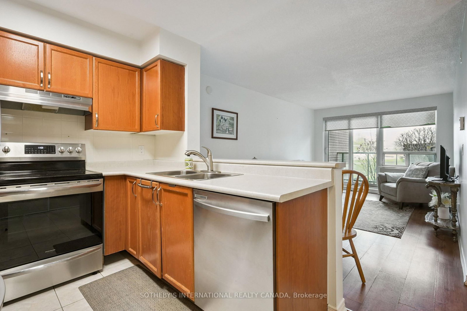 Photo 10 of Unit 112, 25 Via Rosedale, Brampton, Sandringham-Wellington — HOMEH