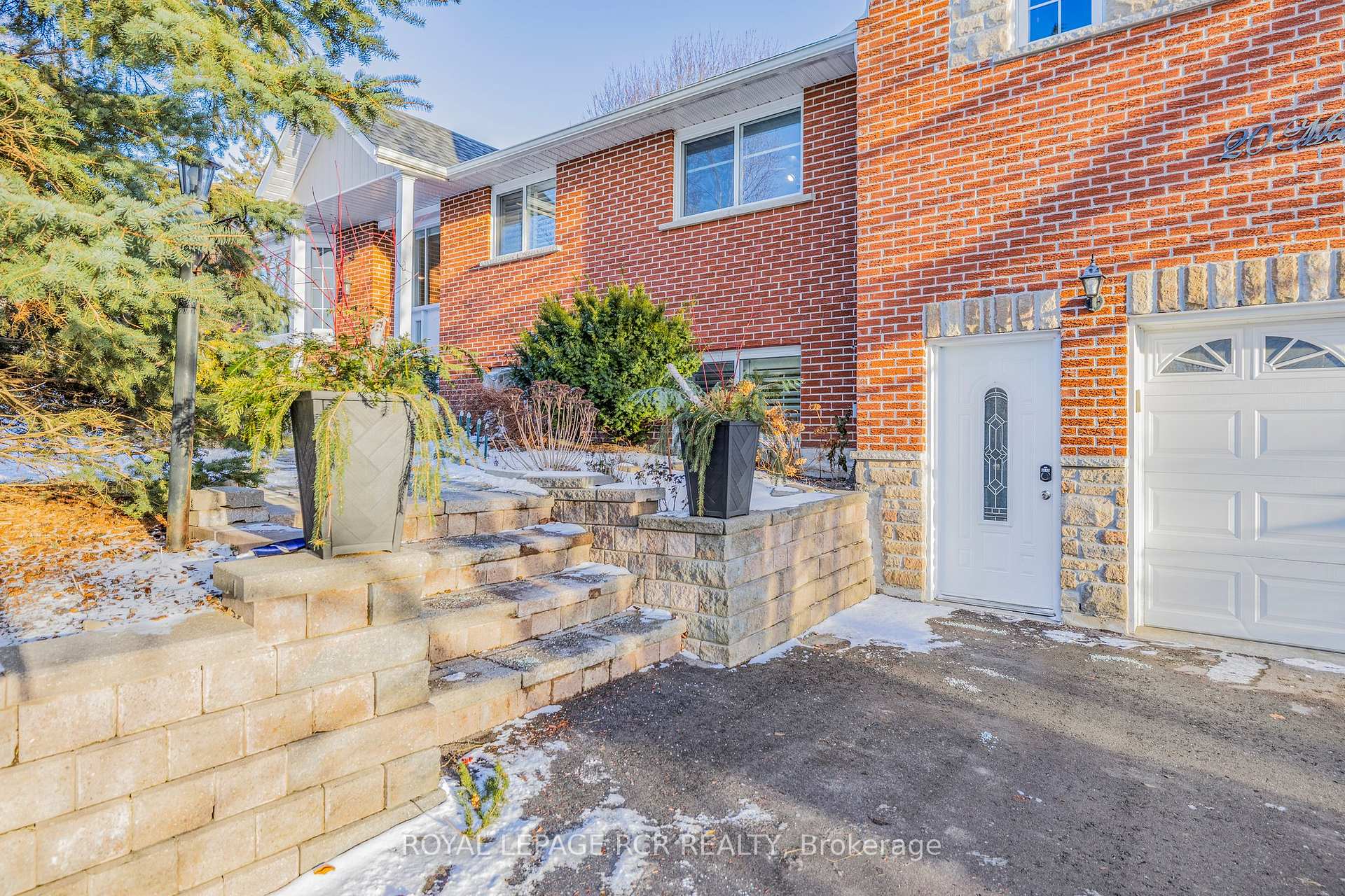 Photo 3 of 20 Marion Street, Caledon, Caledon East — HOMEH