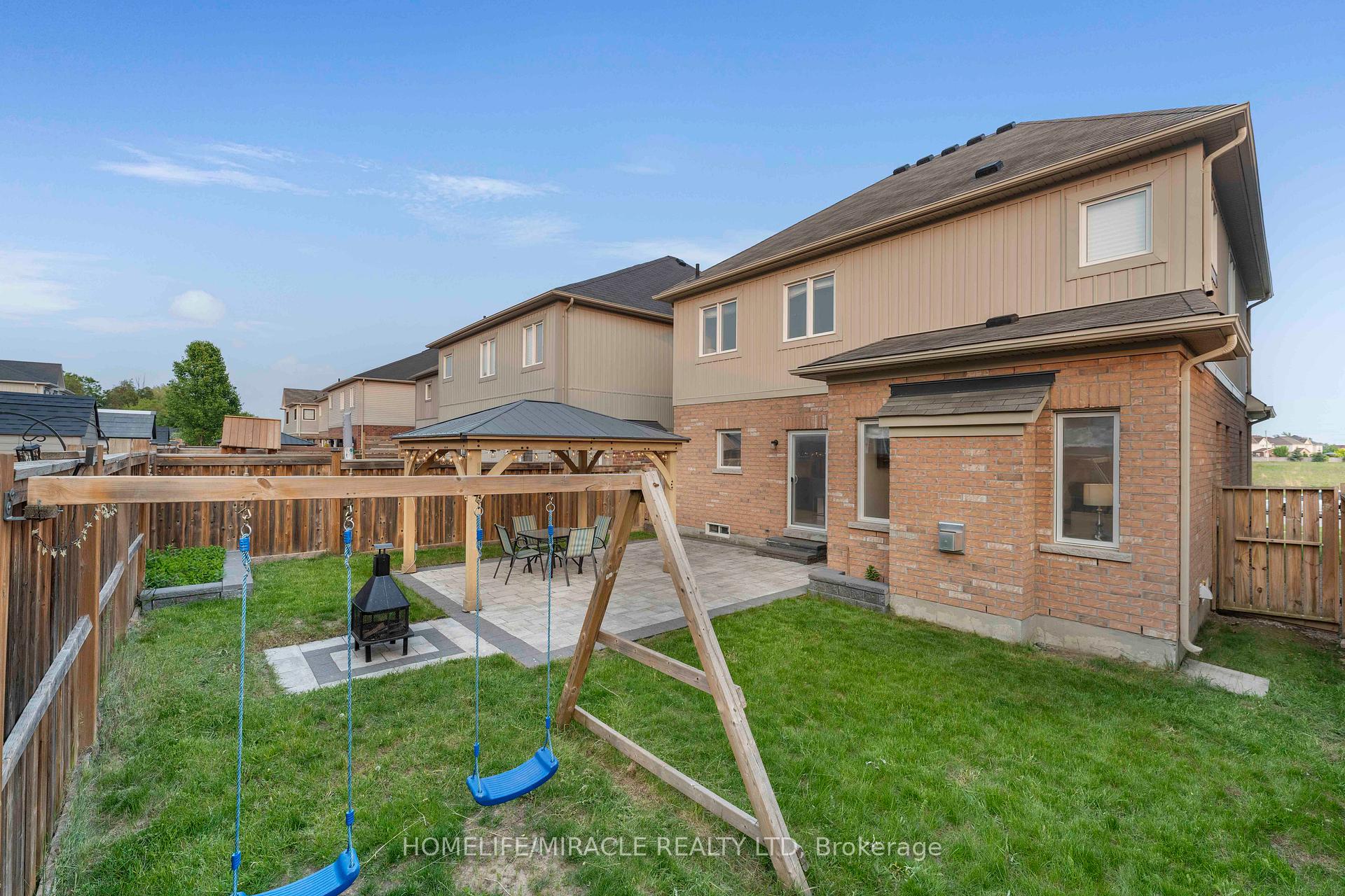 Photo 6 of 26 Kenneth Cole Drive, Clarington, Bowmanville — HOMEH