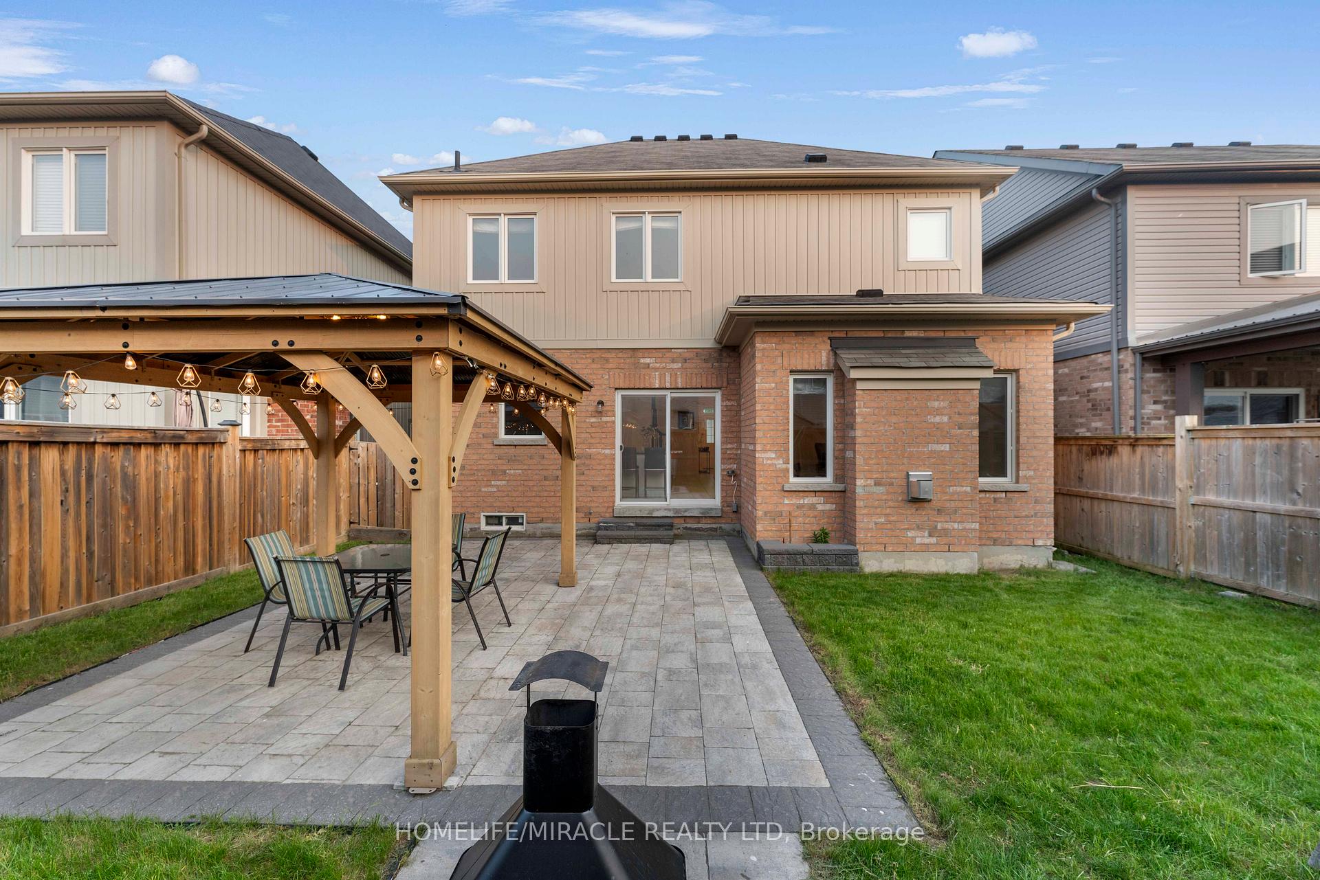 Photo 8 of 26 Kenneth Cole Drive, Clarington, Bowmanville — HOMEH