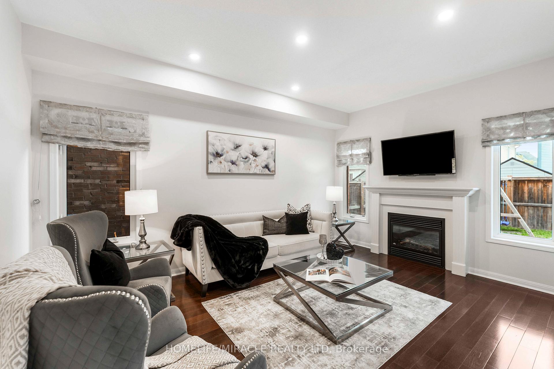 Photo 10 of 26 Kenneth Cole Drive, Clarington, Bowmanville — HOMEH