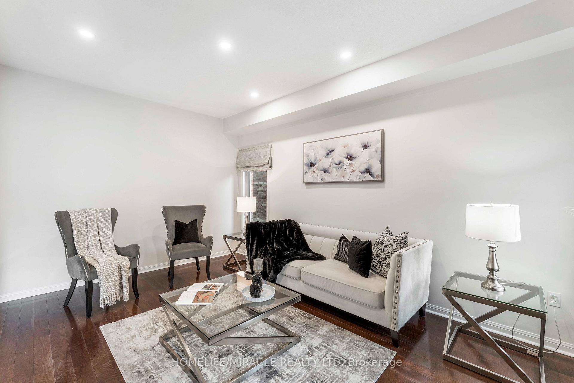 Photo 11 of 26 Kenneth Cole Drive, Clarington, Bowmanville — HOMEH