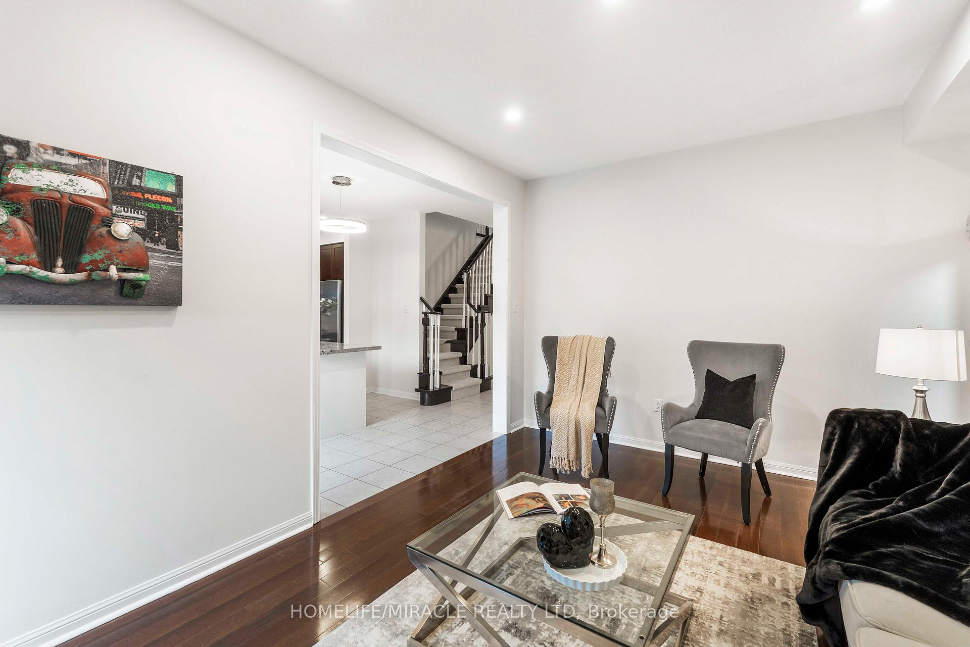 Photo 12 of 26 Kenneth Cole Drive, Clarington, Bowmanville — HOMEH