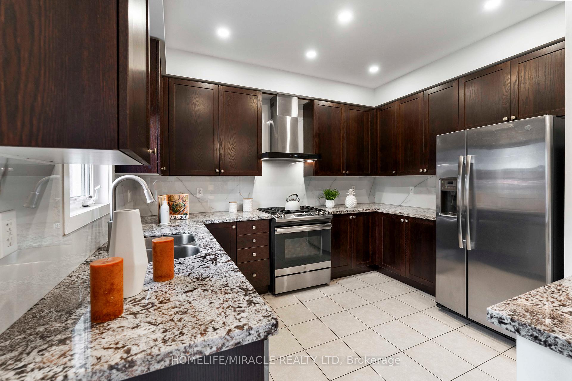 Photo 14 of 26 Kenneth Cole Drive, Clarington, Bowmanville — HOMEH