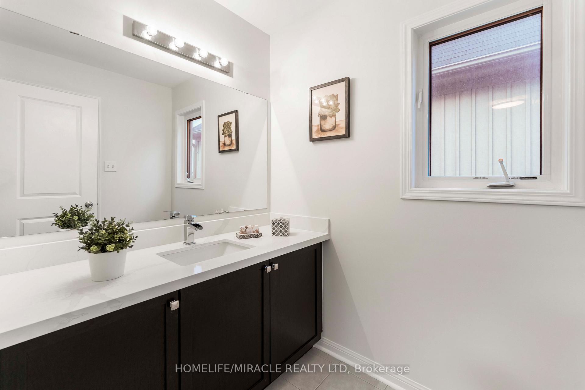 Photo 18 of 26 Kenneth Cole Drive, Clarington, Bowmanville — HOMEH