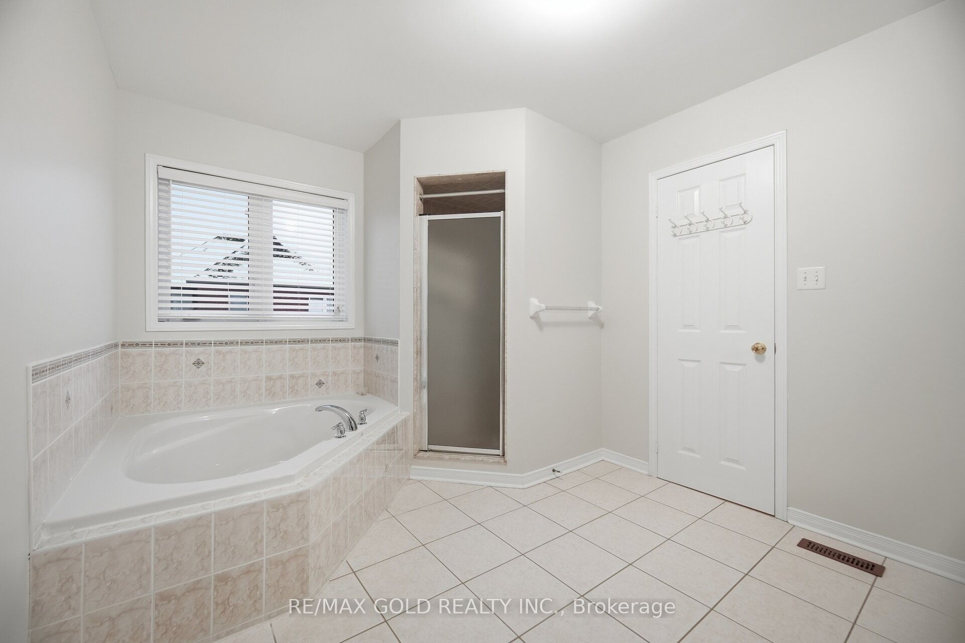 Photo 41 of 14 Ledgerock Road, Brampton, Bram East — HOMEH