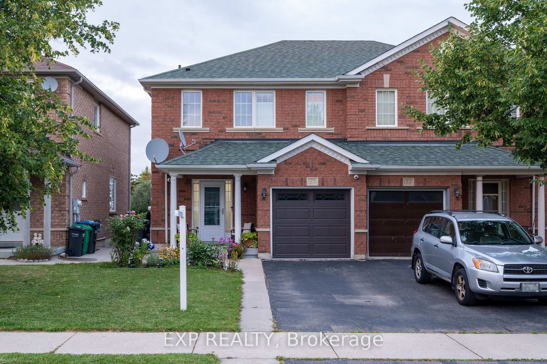 Photo 1 of 37 Farthingale Crescent, Brampton, Fletcher's Meadow — HOMEH