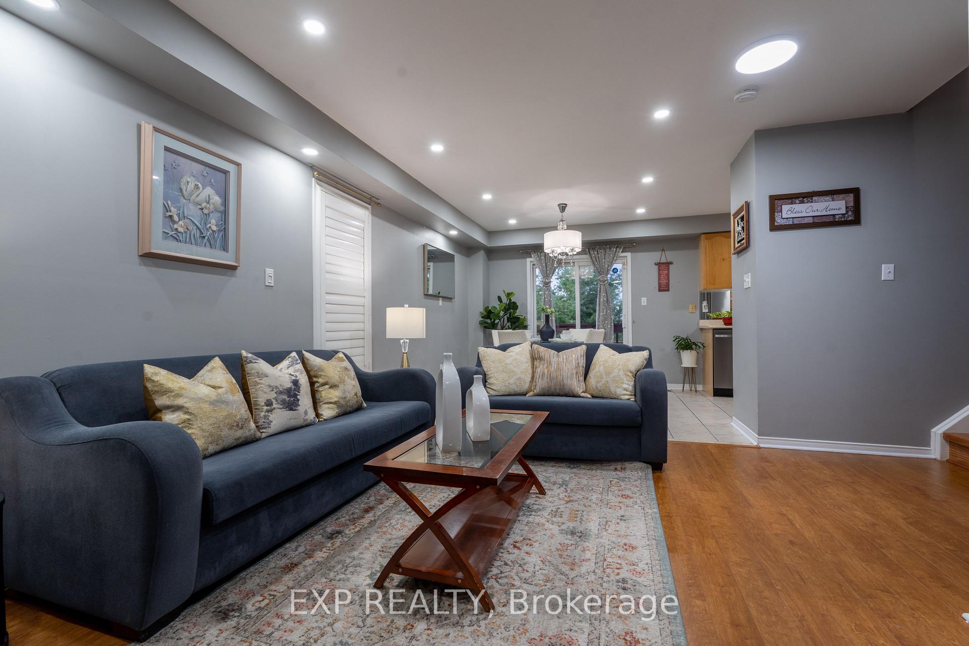Photo 5 of 37 Farthingale Crescent, Brampton, Fletcher's Meadow — HOMEH