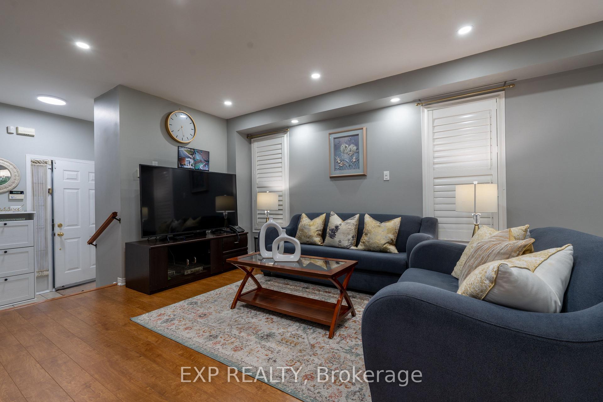 Photo 6 of 37 Farthingale Crescent, Brampton, Fletcher's Meadow — HOMEH