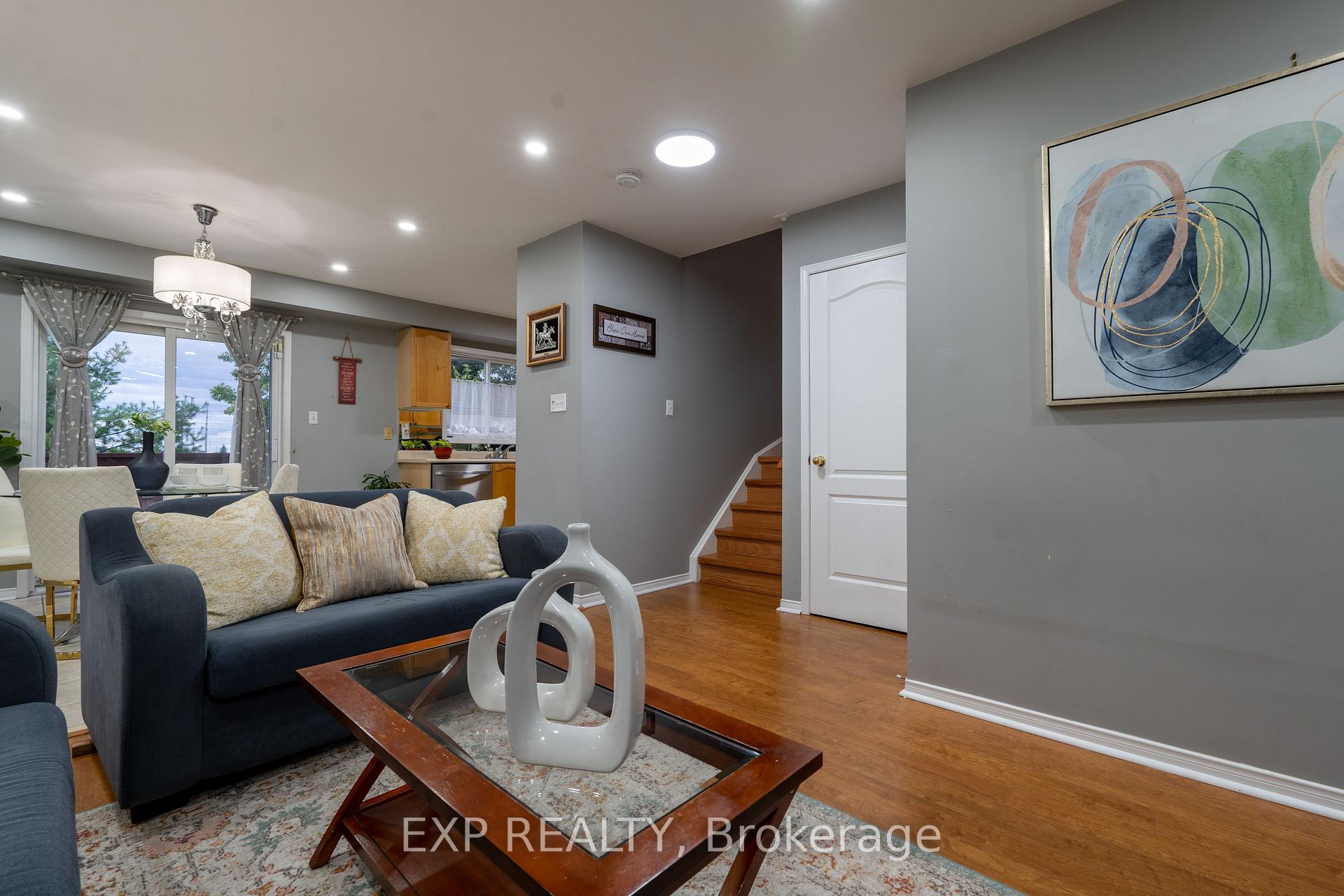 Photo 7 of 37 Farthingale Crescent, Brampton, Fletcher's Meadow — HOMEH
