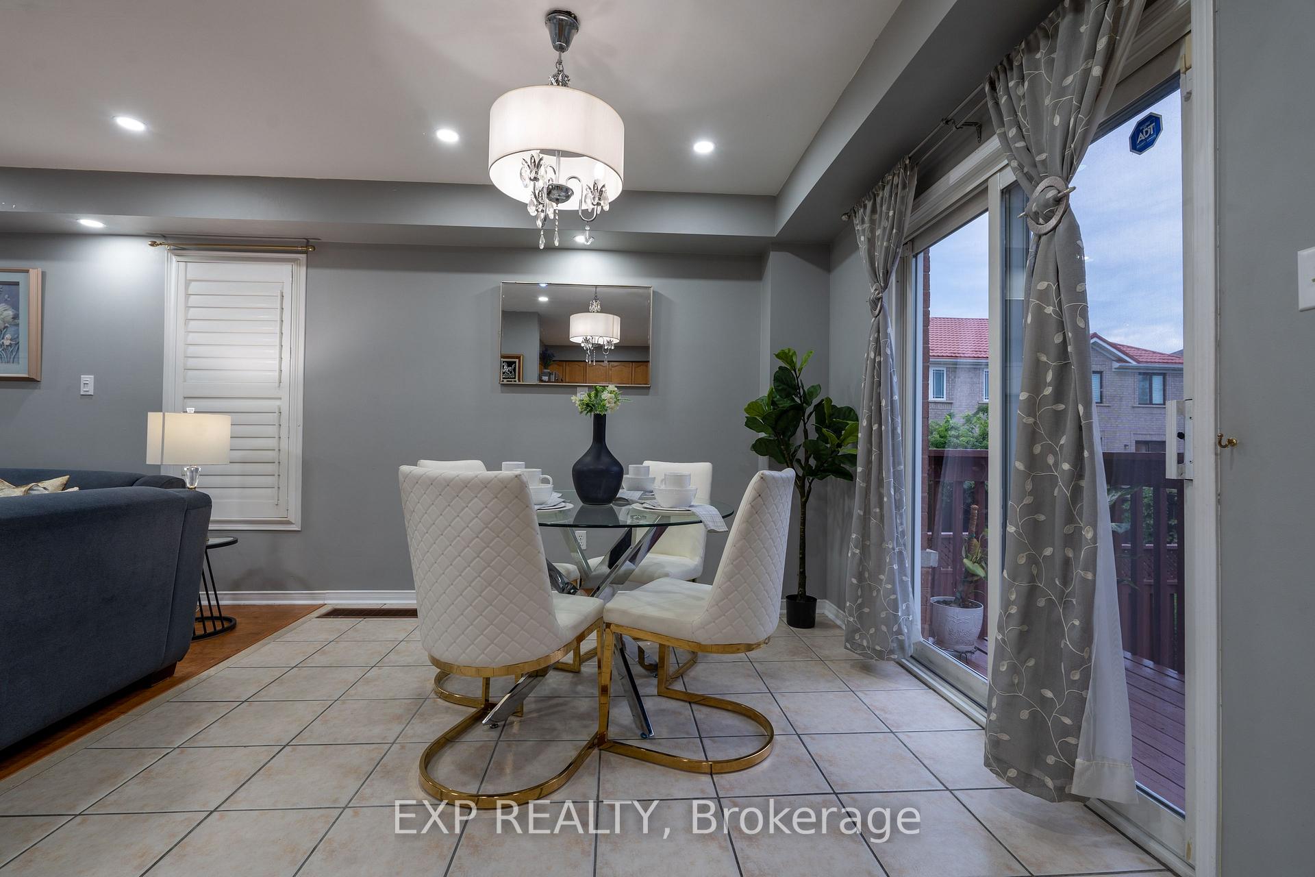 Photo 8 of 37 Farthingale Crescent, Brampton, Fletcher's Meadow — HOMEH