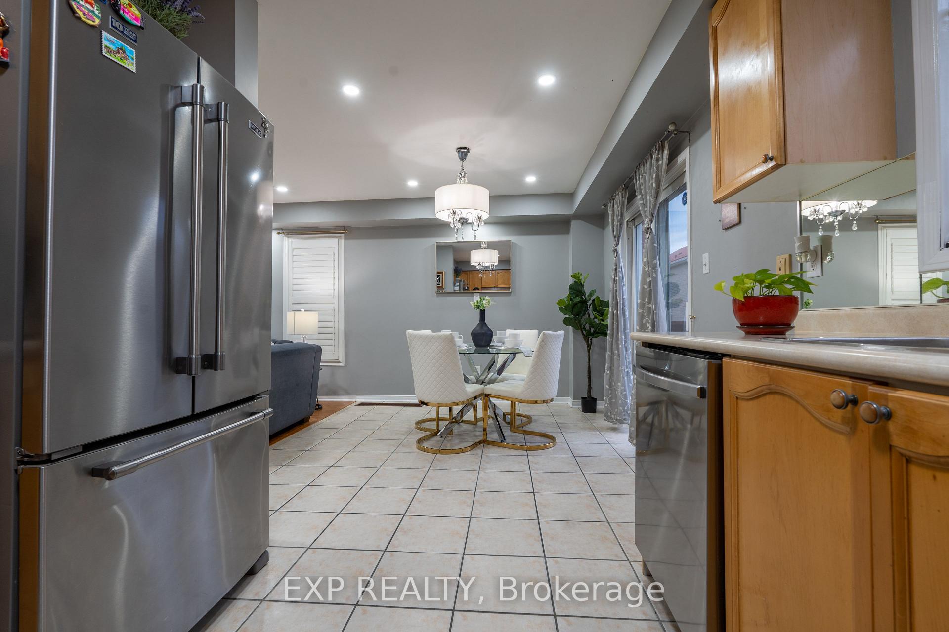 Photo 9 of 37 Farthingale Crescent, Brampton, Fletcher's Meadow — HOMEH