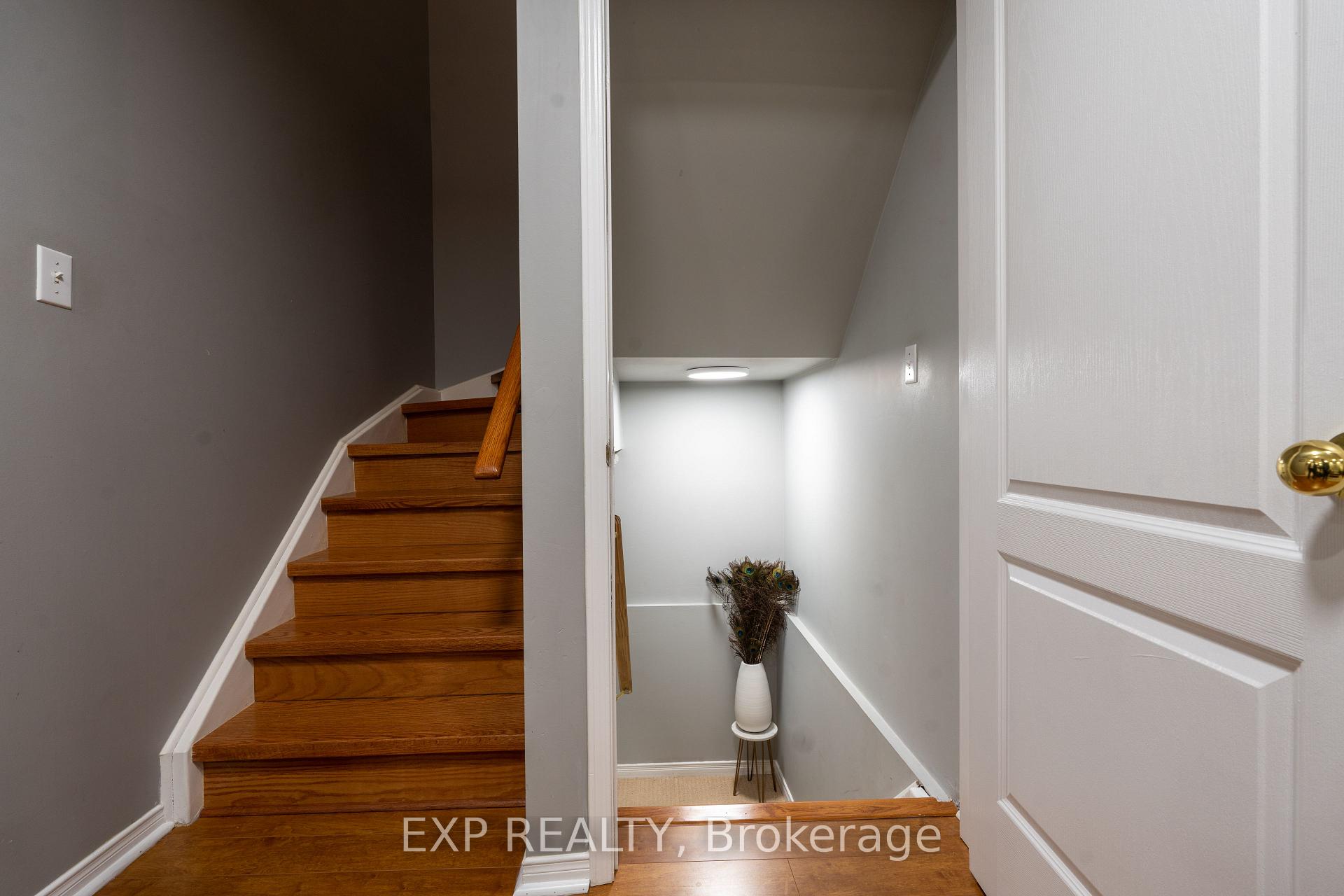 Photo 11 of 37 Farthingale Crescent, Brampton, Fletcher's Meadow — HOMEH