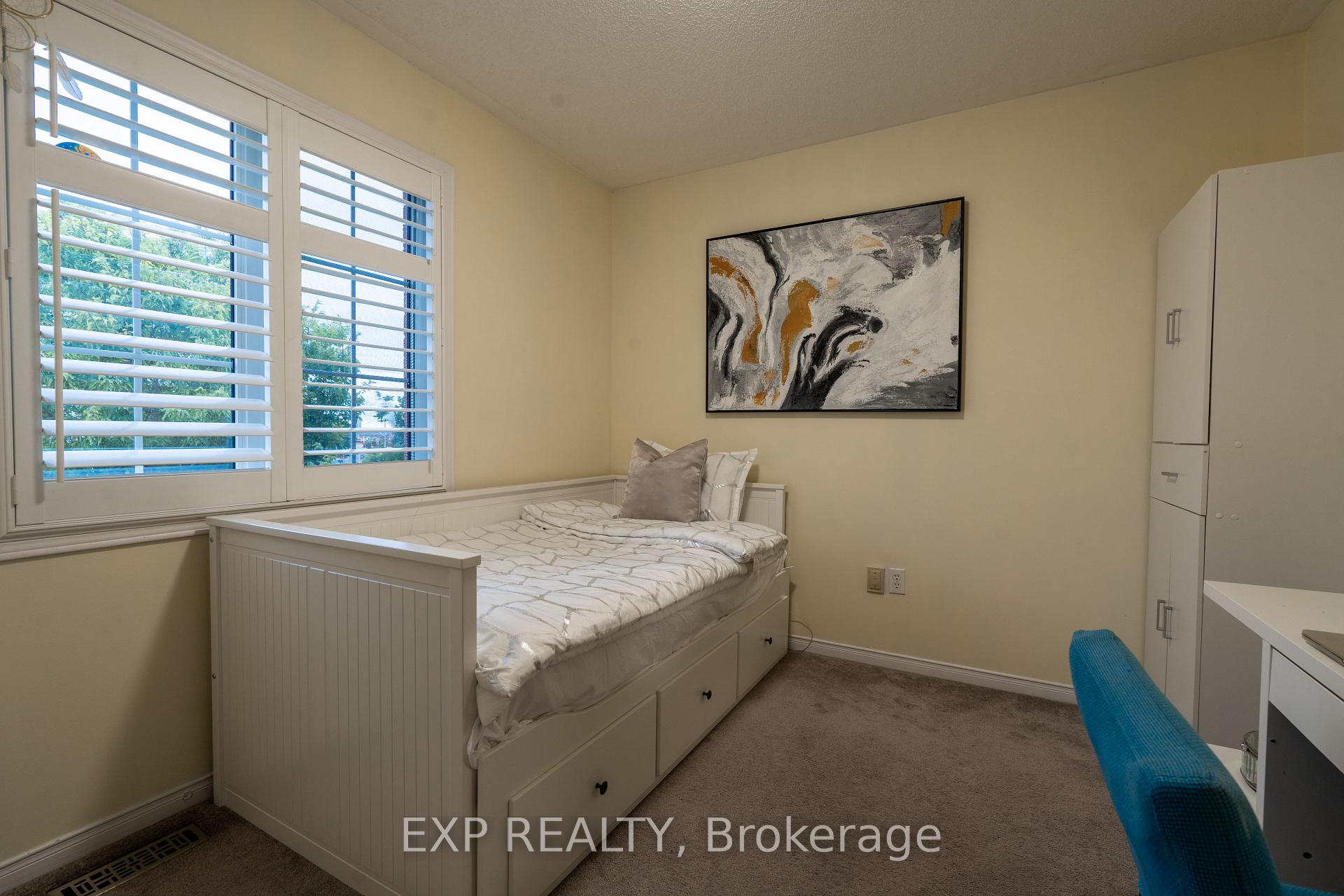 Photo 16 of 37 Farthingale Crescent, Brampton, Fletcher's Meadow — HOMEH