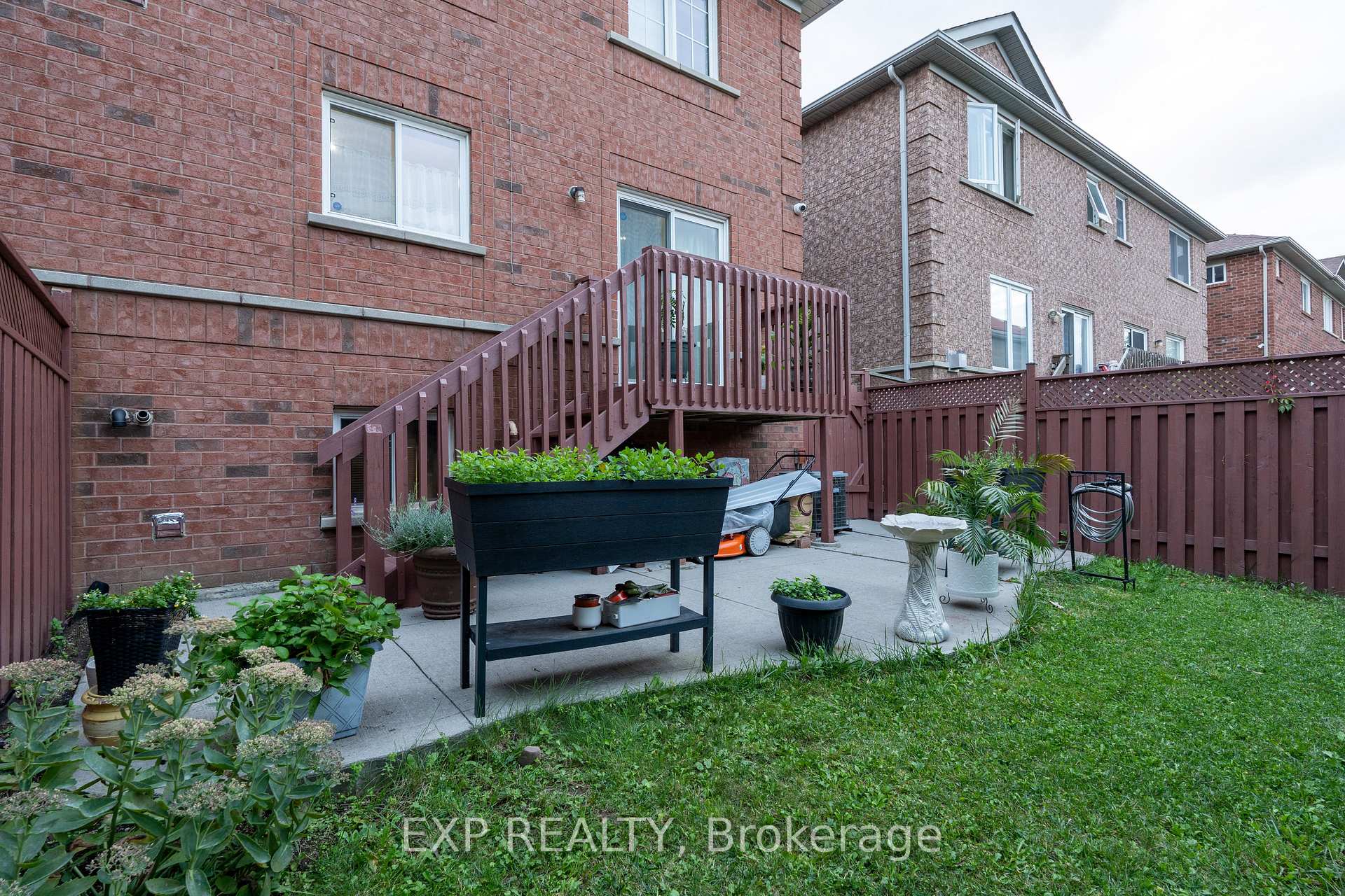 Photo 23 of 37 Farthingale Crescent, Brampton, Fletcher's Meadow — HOMEH