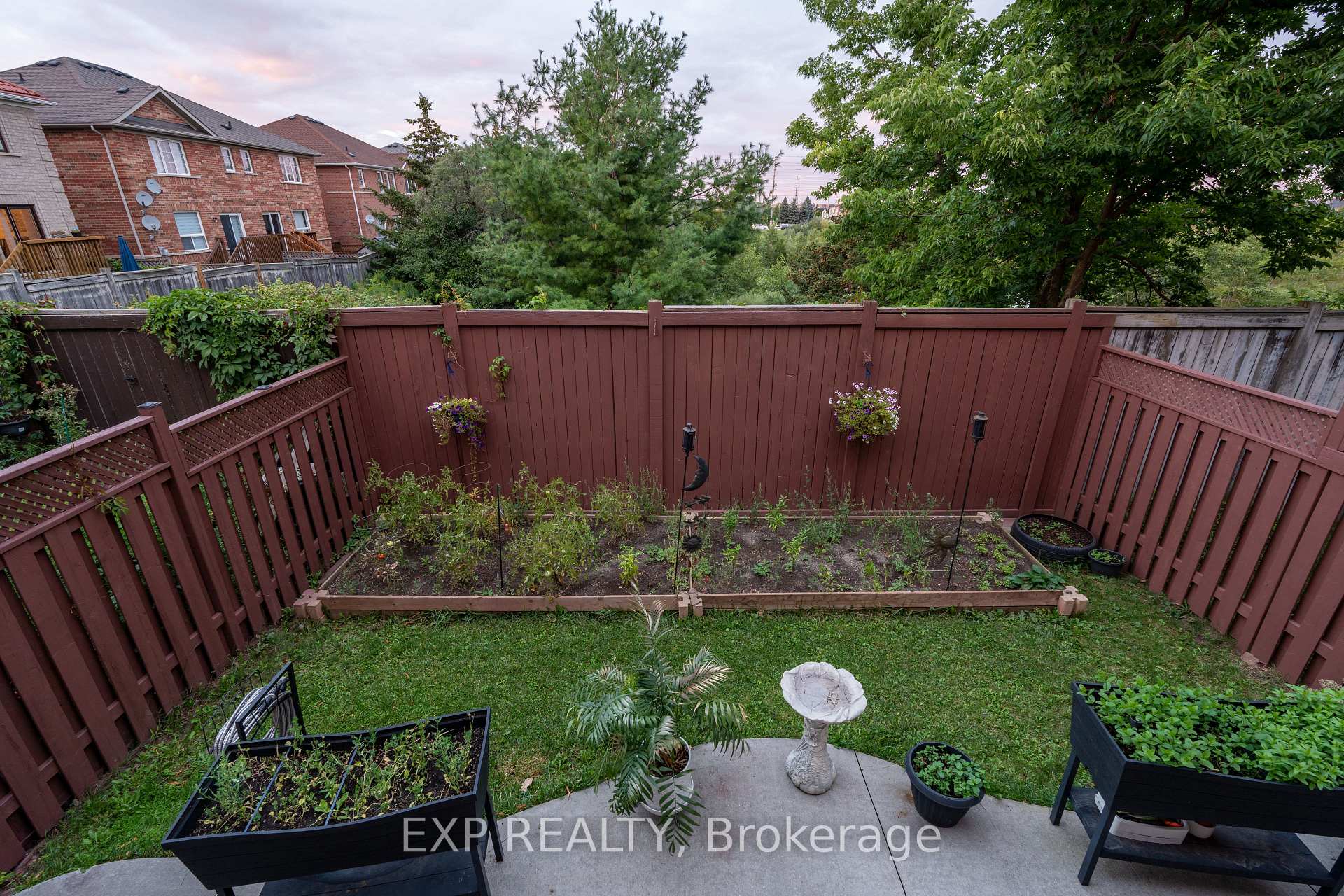 Photo 24 of 37 Farthingale Crescent, Brampton, Fletcher's Meadow — HOMEH