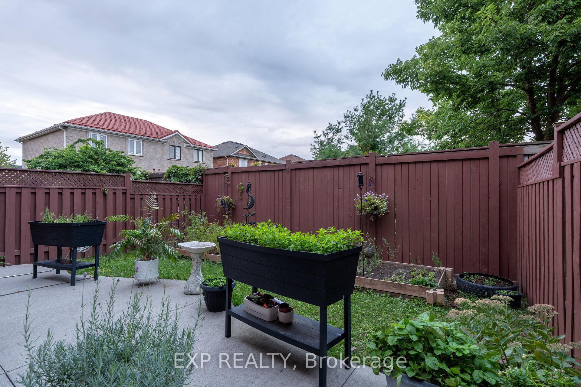 Photo 25 of 37 Farthingale Crescent, Brampton, Fletcher's Meadow — HOMEH