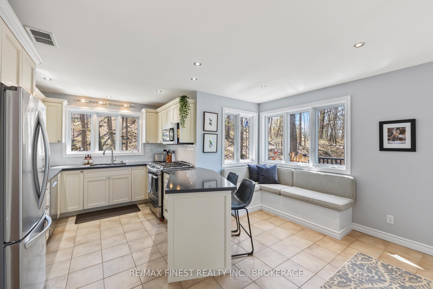 Photo 12 of 1150 Deer Park Lane, Frontenac, Frontenac South — HOMEH