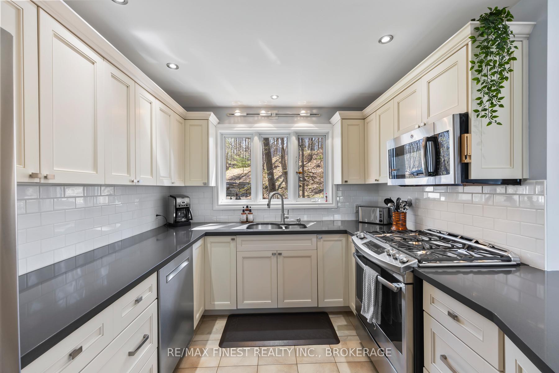 Photo 14 of 1150 Deer Park Lane, Frontenac, Frontenac South — HOMEH