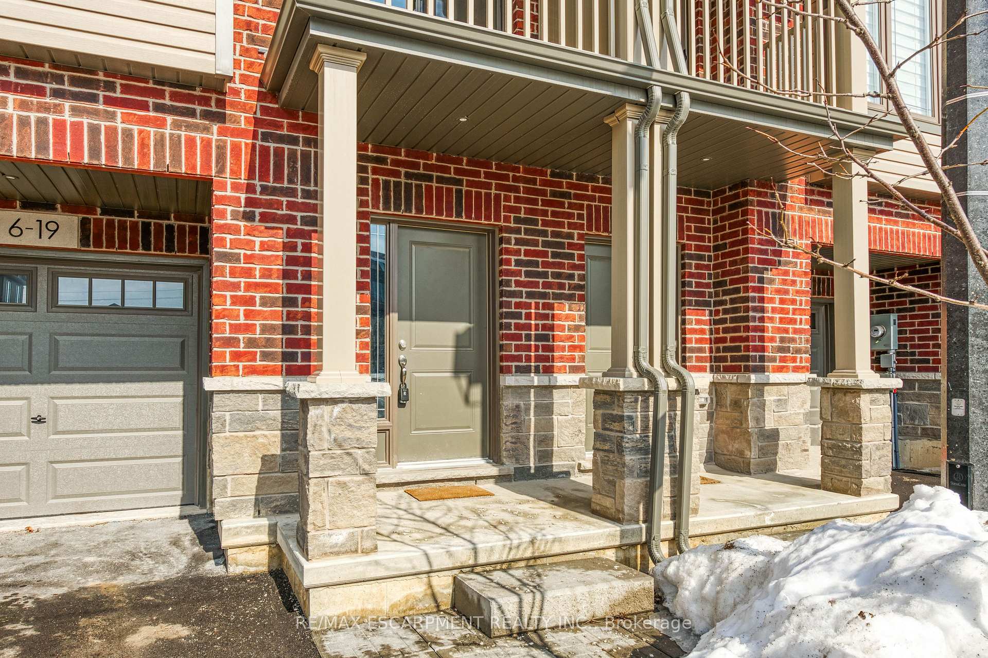 Photo 5 of Unit 6, 19 Picardy Drive, Hamilton, Stoney Creek Mountain — HOMEH