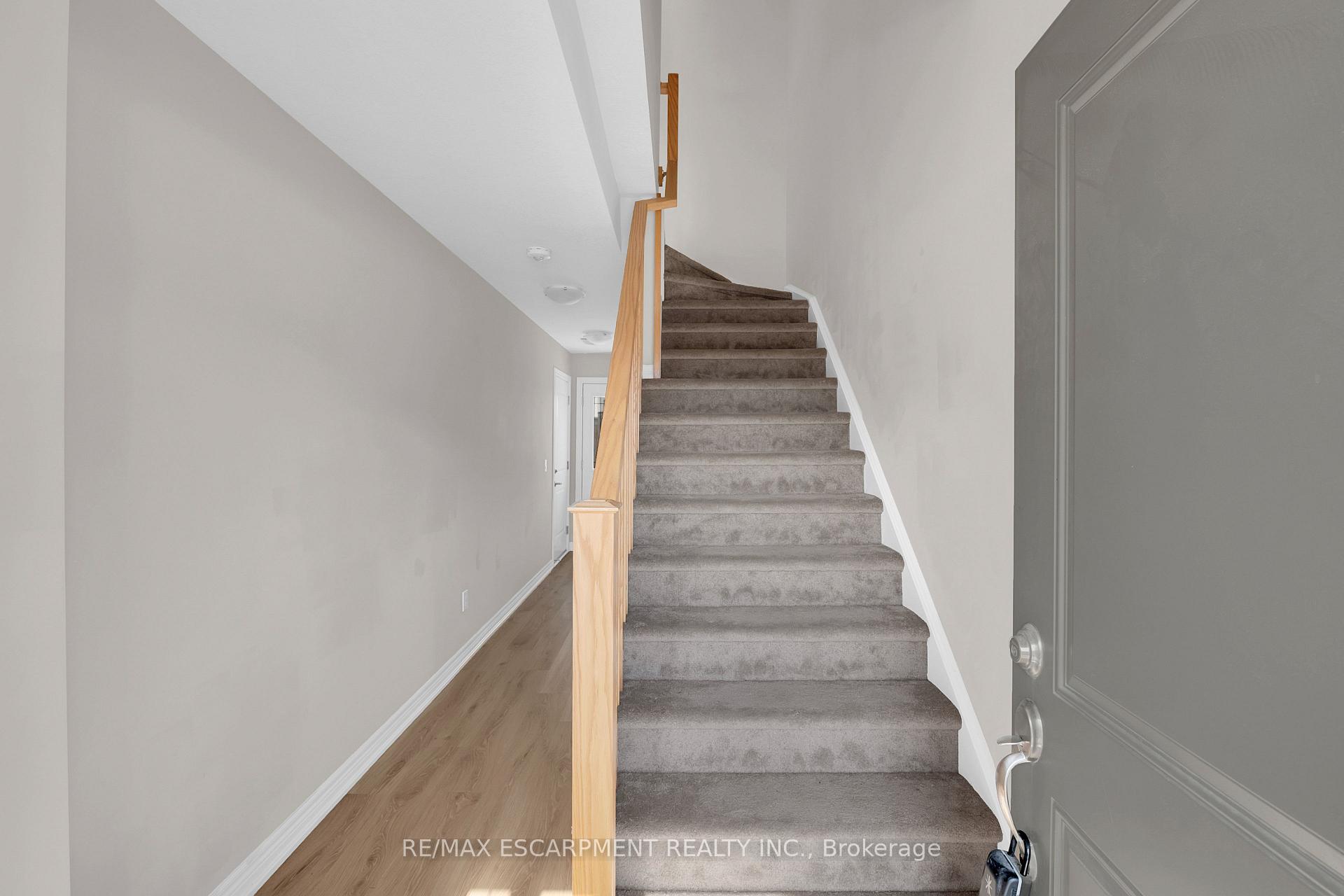 Photo 6 of Unit 6, 19 Picardy Drive, Hamilton, Stoney Creek Mountain — HOMEH