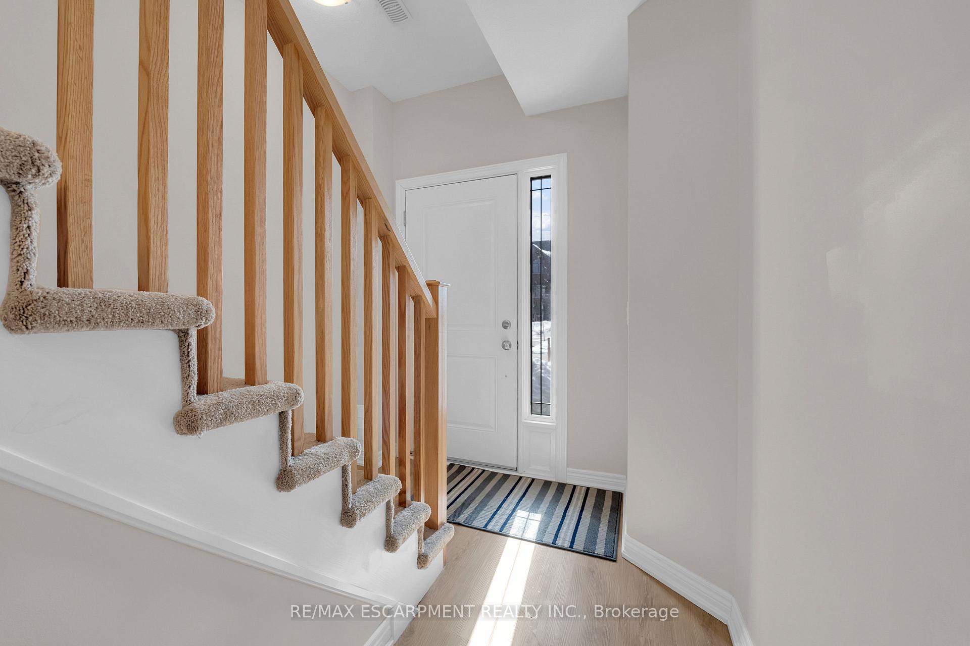 Photo 8 of Unit 6, 19 Picardy Drive, Hamilton, Stoney Creek Mountain — HOMEH