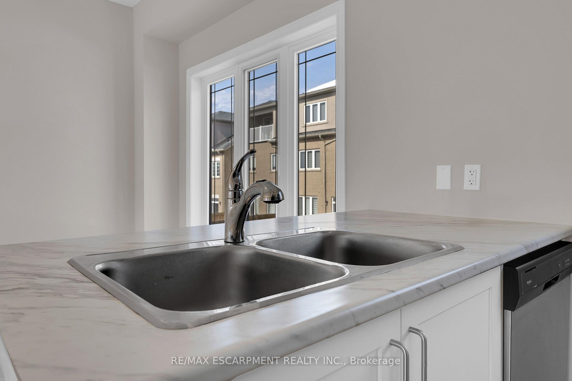 Photo 11 of Unit 6, 19 Picardy Drive, Hamilton, Stoney Creek Mountain — HOMEH
