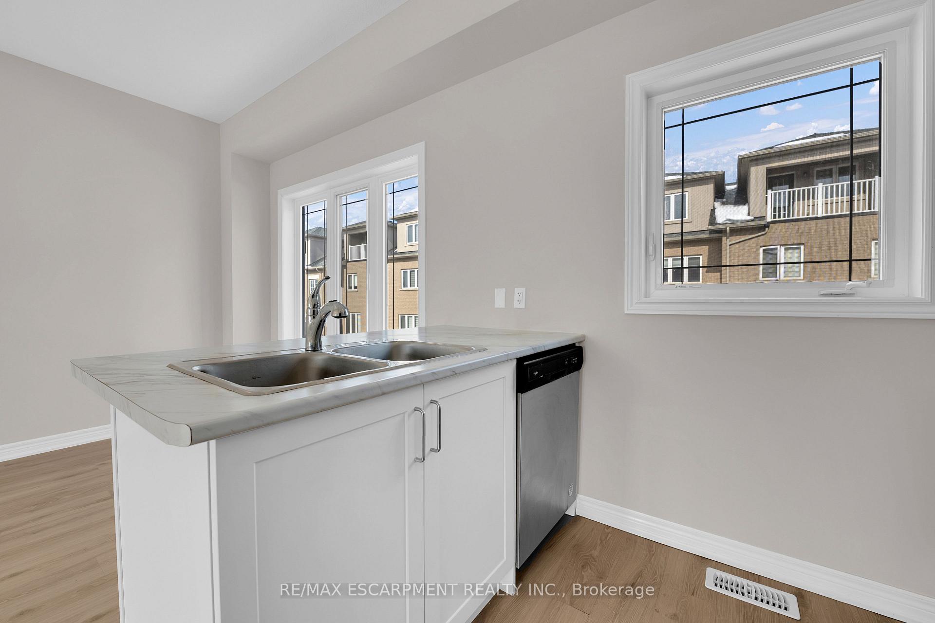 Photo 12 of Unit 6, 19 Picardy Drive, Hamilton, Stoney Creek Mountain — HOMEH