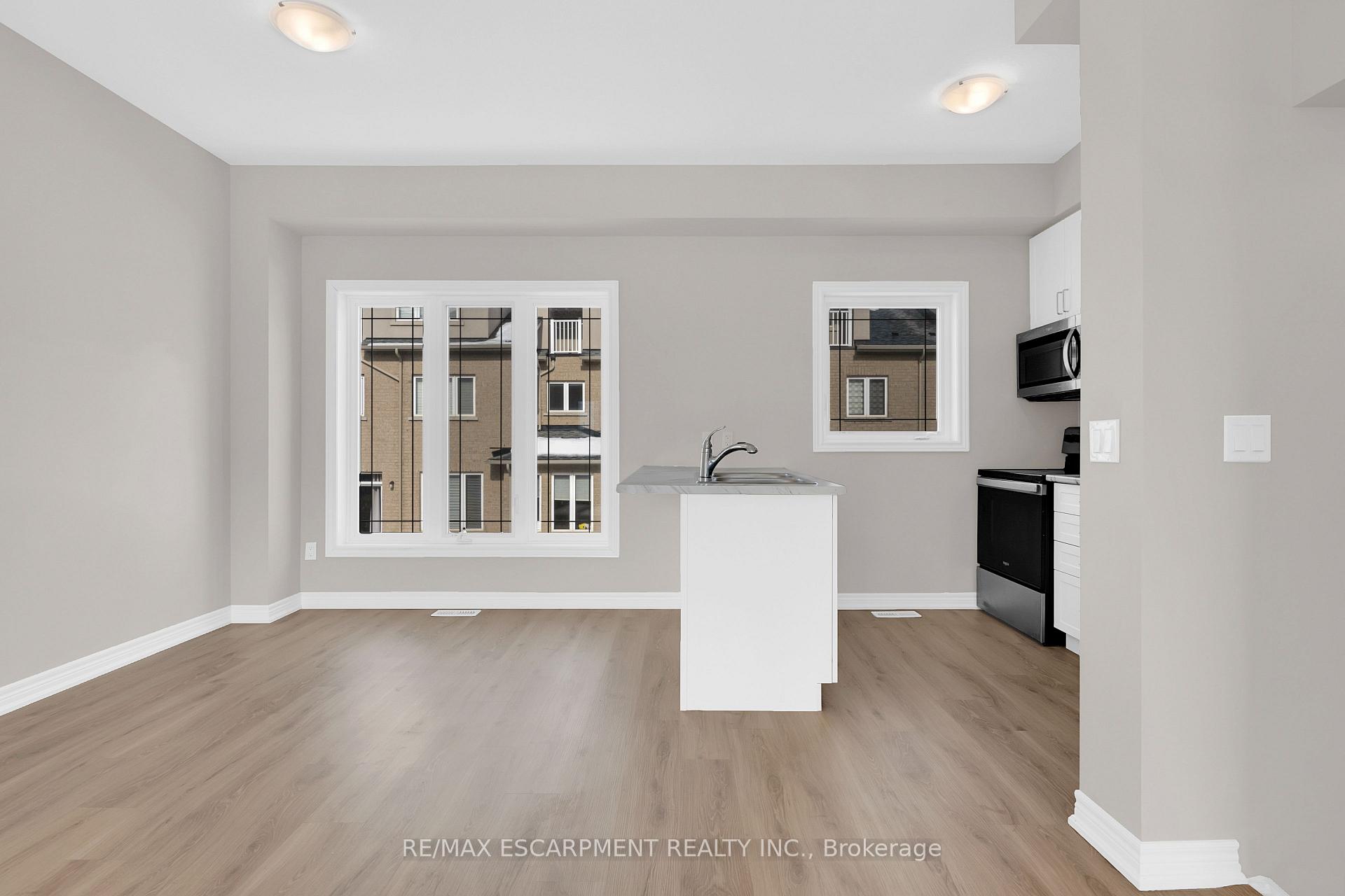 Photo 13 of Unit 6, 19 Picardy Drive, Hamilton, Stoney Creek Mountain — HOMEH