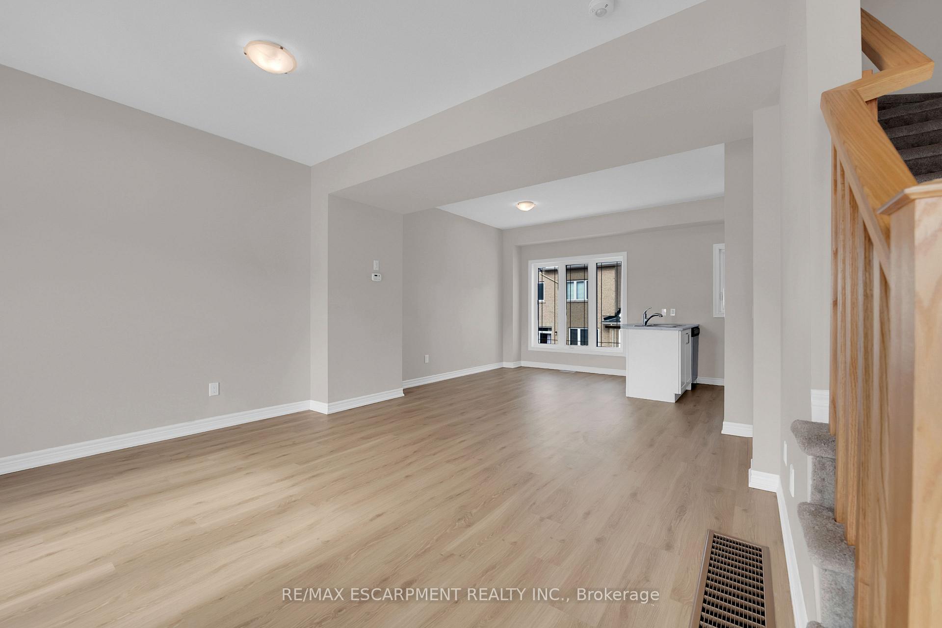 Photo 16 of Unit 6, 19 Picardy Drive, Hamilton, Stoney Creek Mountain — HOMEH