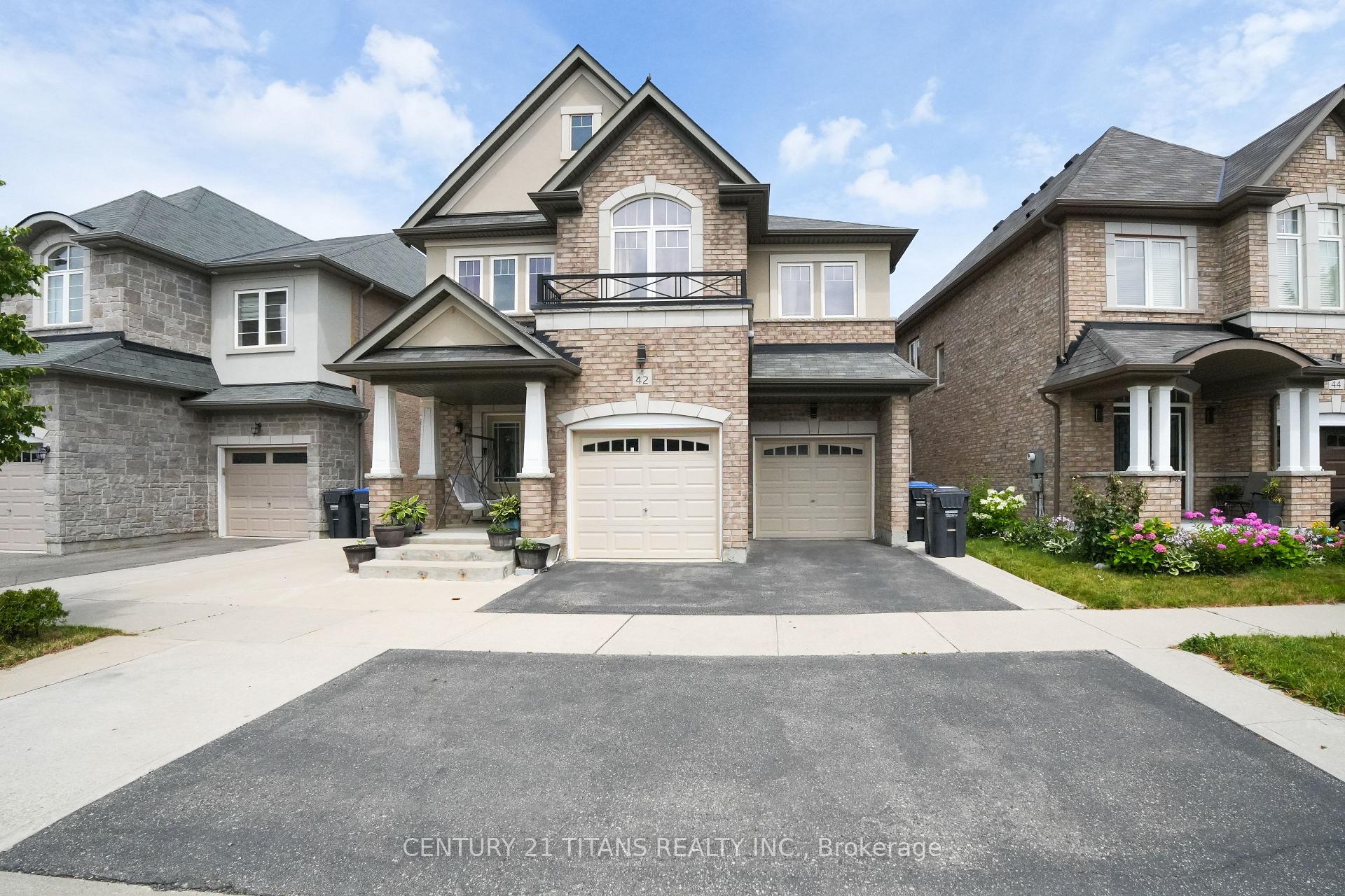 Photo 2 of 42 Lola Crescent, Brampton, Northwest Brampton — HOMEH