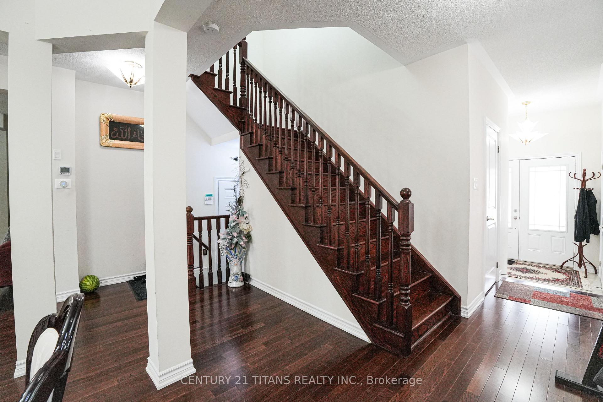 Photo 8 of 42 Lola Crescent, Brampton, Northwest Brampton — HOMEH