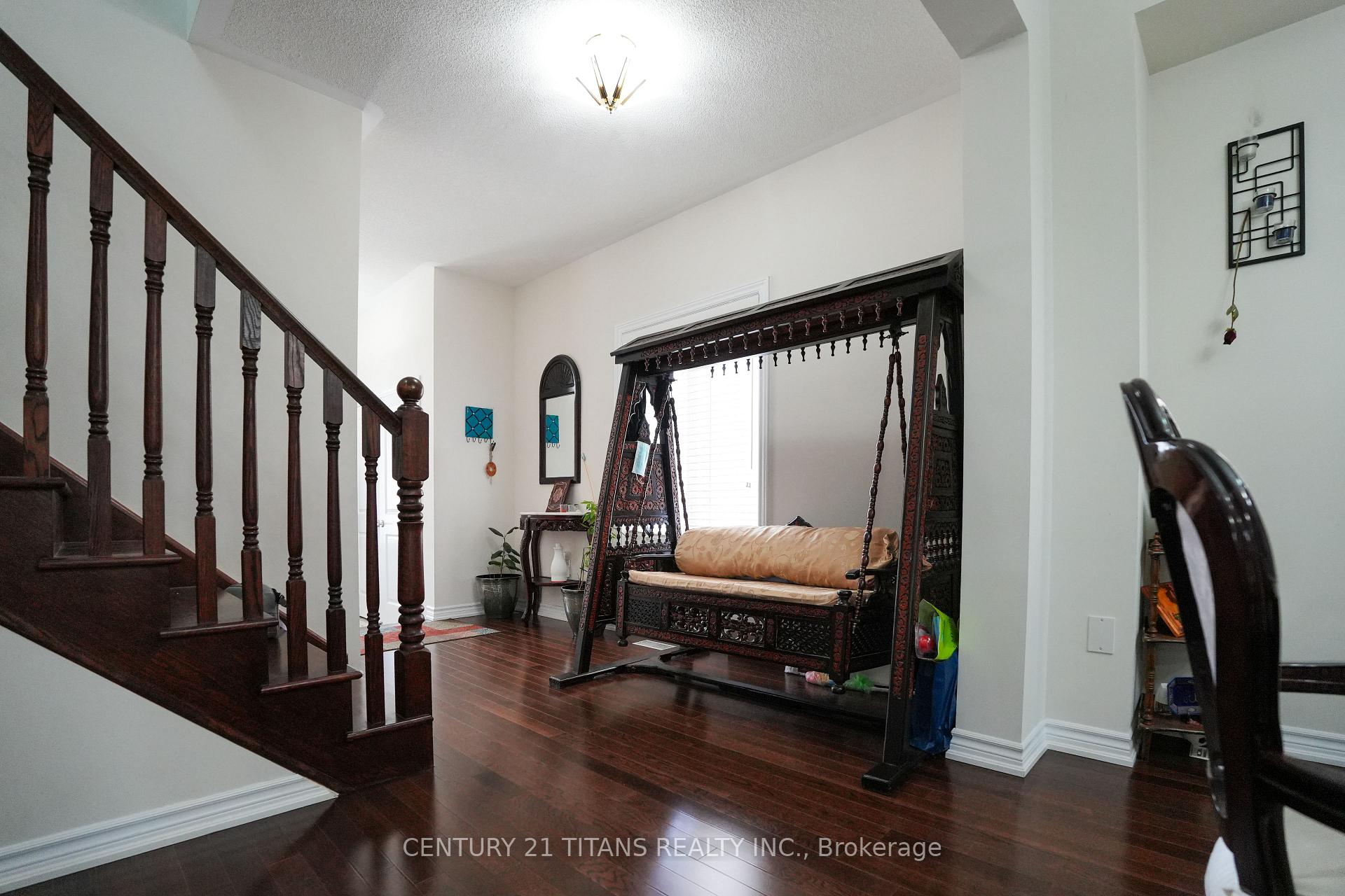Photo 5 of 42 Lola Crescent, Brampton, Northwest Brampton — HOMEH