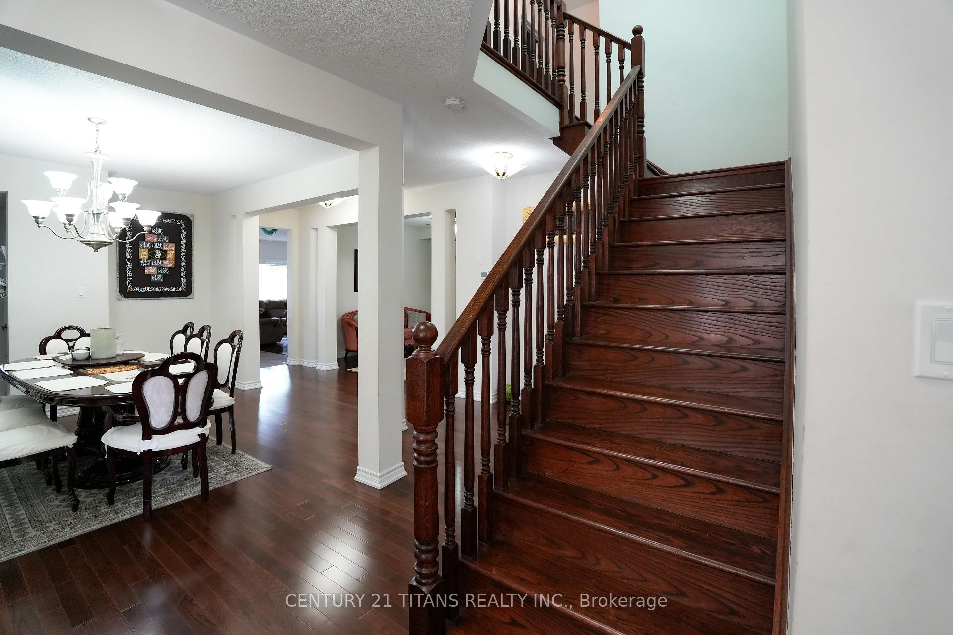 Photo 9 of 42 Lola Crescent, Brampton, Northwest Brampton — HOMEH
