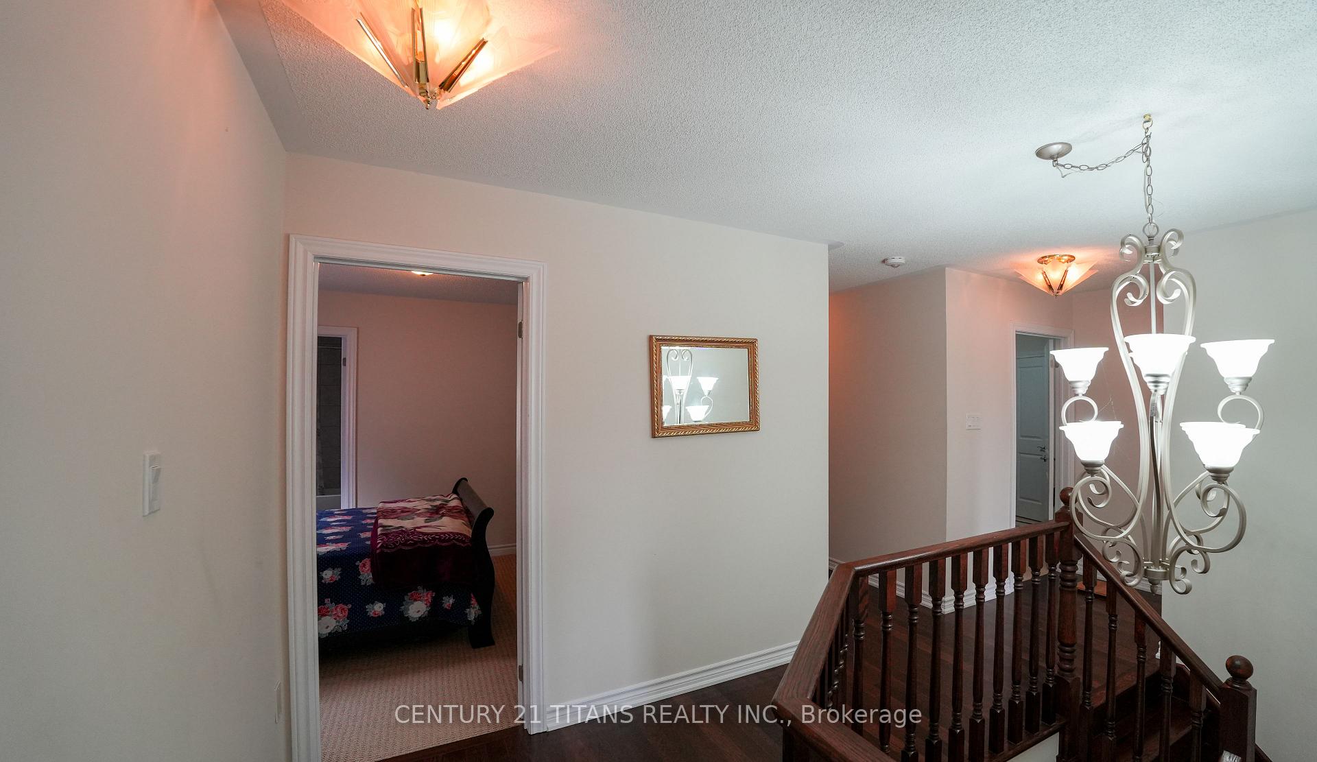 Photo 3 of 42 Lola Crescent, Brampton, Northwest Brampton — HOMEH