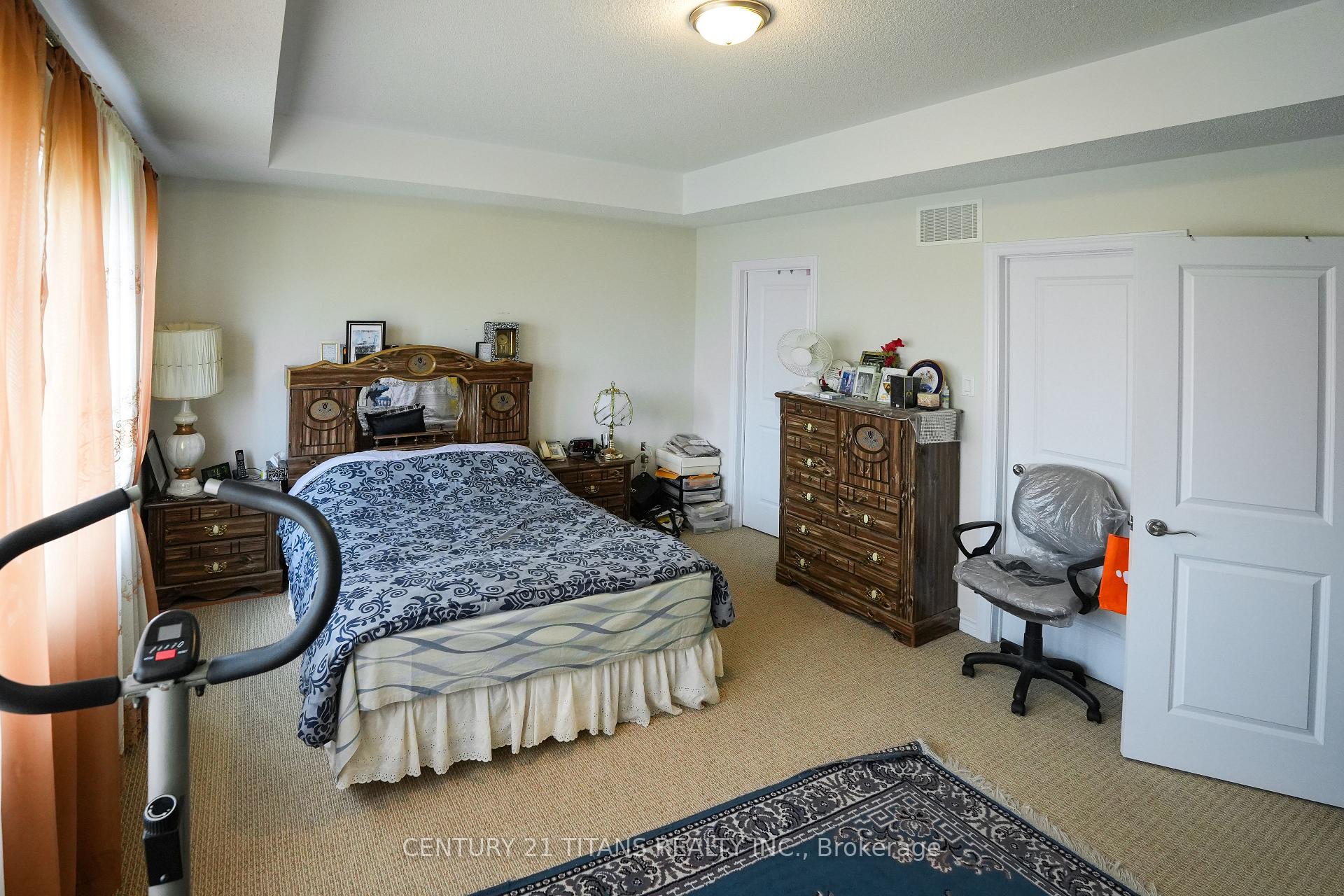 Photo 13 of 42 Lola Crescent, Brampton, Northwest Brampton — HOMEH