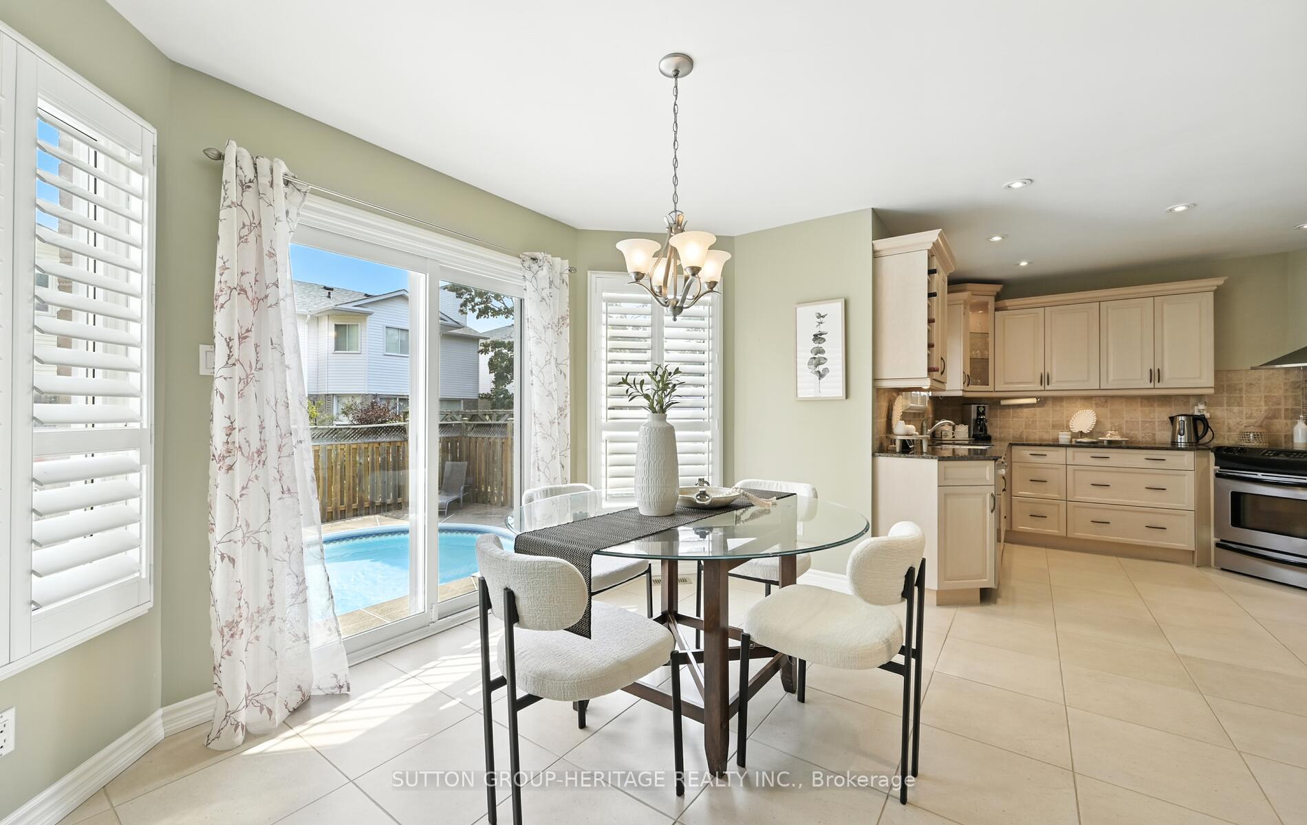 Photo 10 of 40 Redmond Drive, Ajax, Central — HOMEH