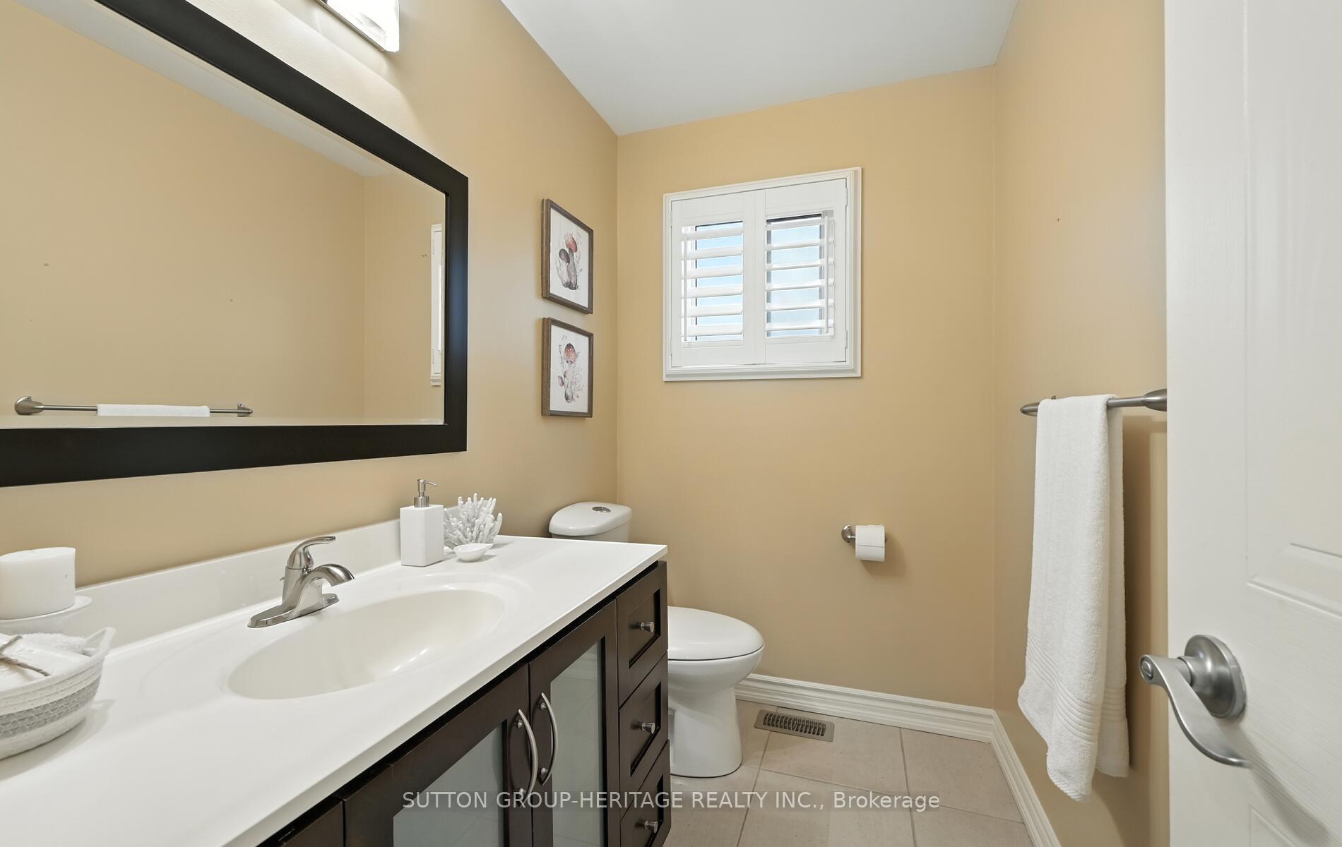 Photo 13 of 40 Redmond Drive, Ajax, Central — HOMEH