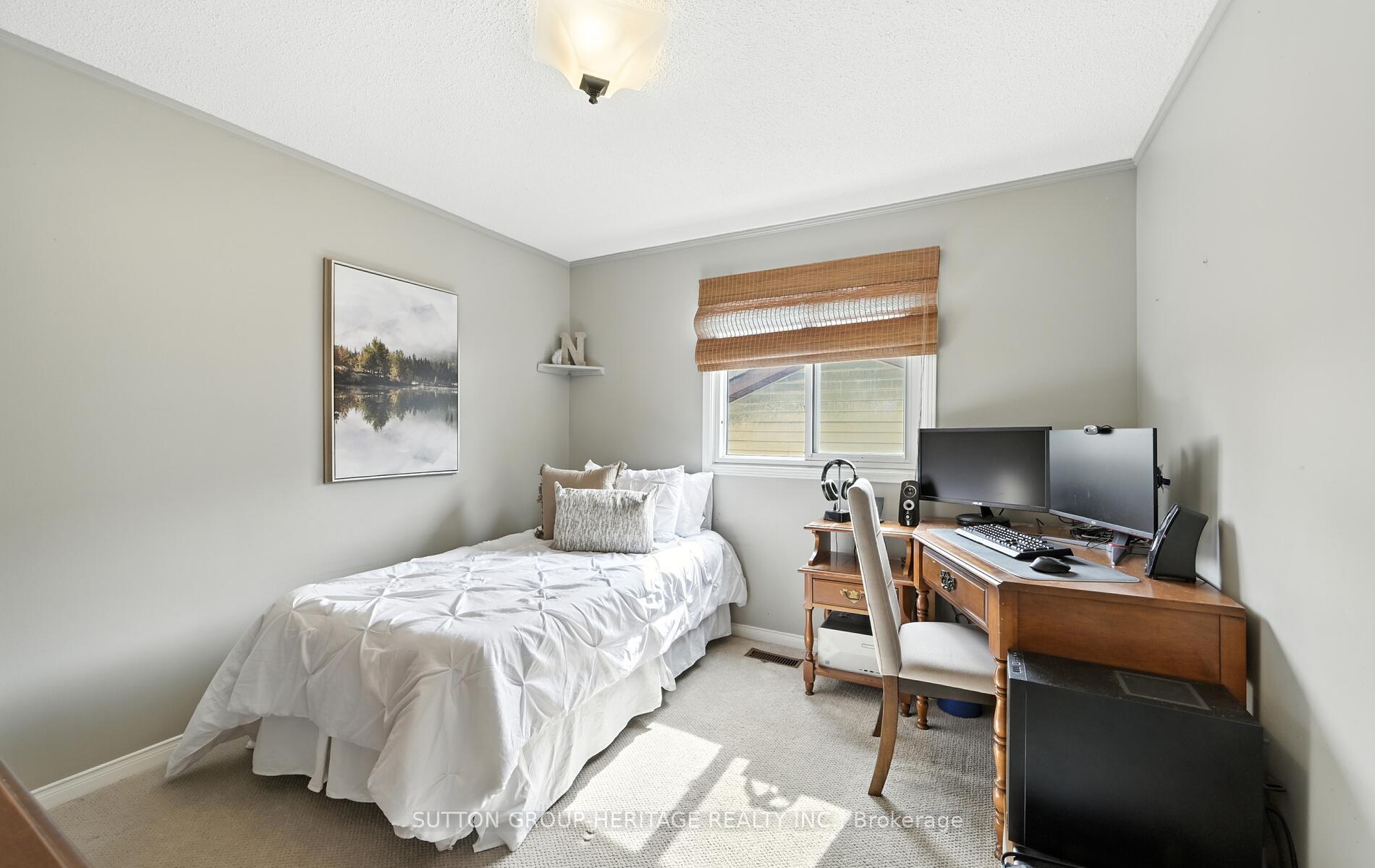 Photo 36 of 40 Redmond Drive, Ajax, Central — HOMEH