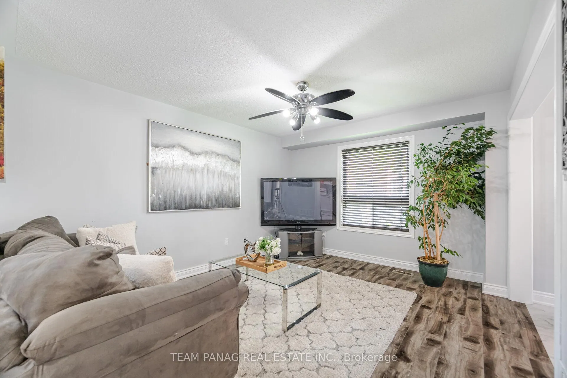 Photo 4 of 44 Deforest Drive, Brampton, Fletcher's Meadow — HOMEH